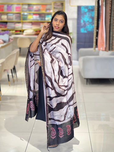 Kantha With Sequins Detailed Pure Chanderi Dupatta | HE240