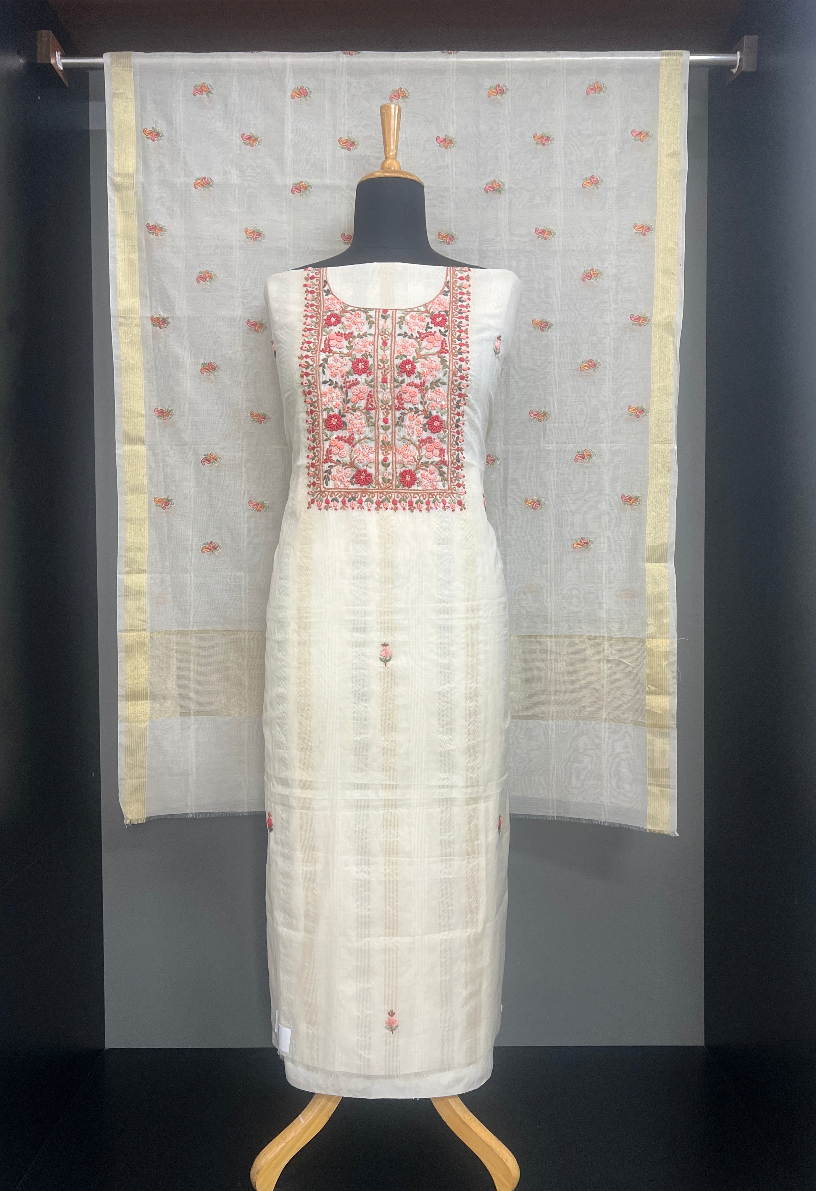 Floral Hand Embroidered Pattern Chnaderi Salwar Set | MM563