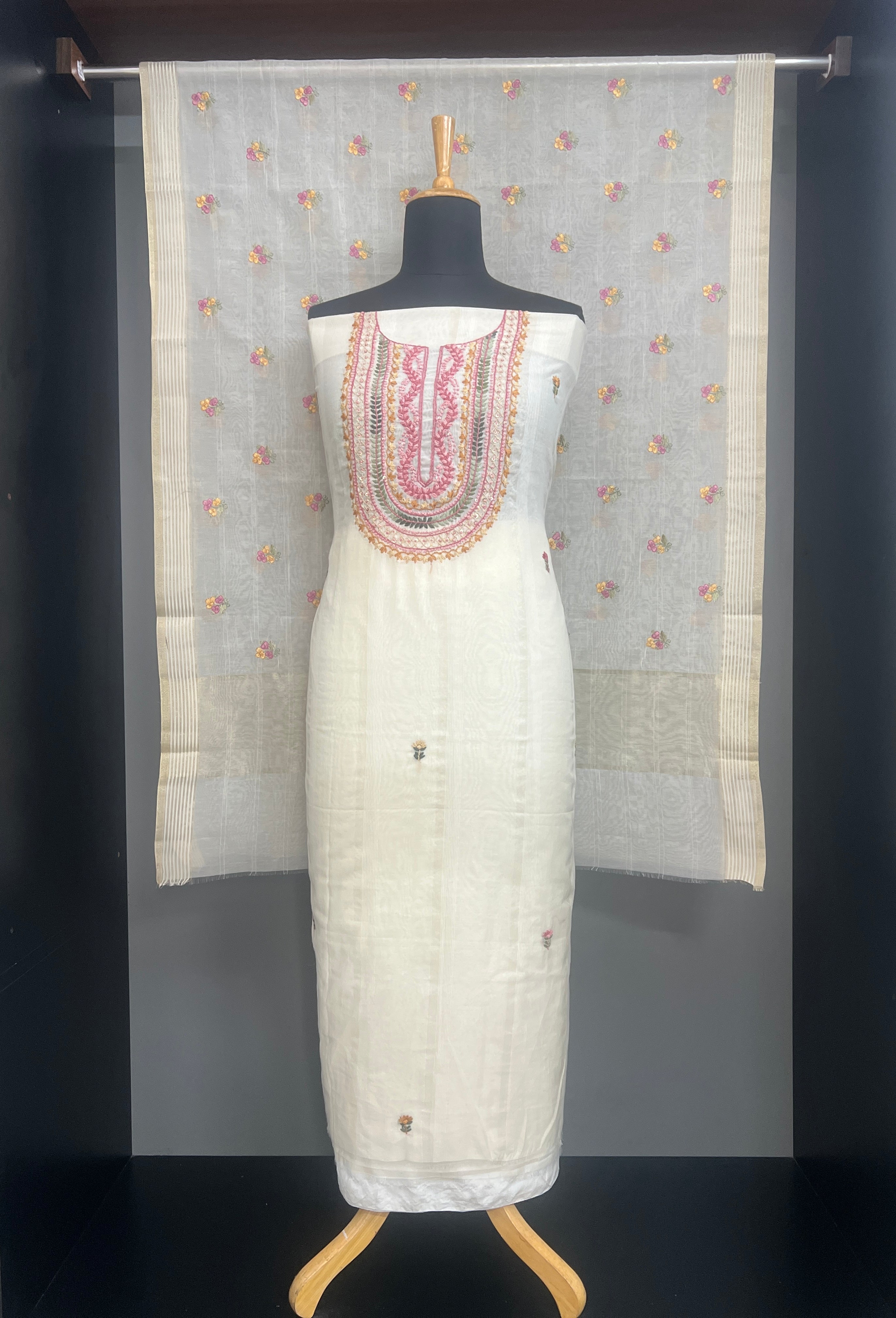 Floral Hand Embroidered Pattern Chnaderi Salwar Set | MM560