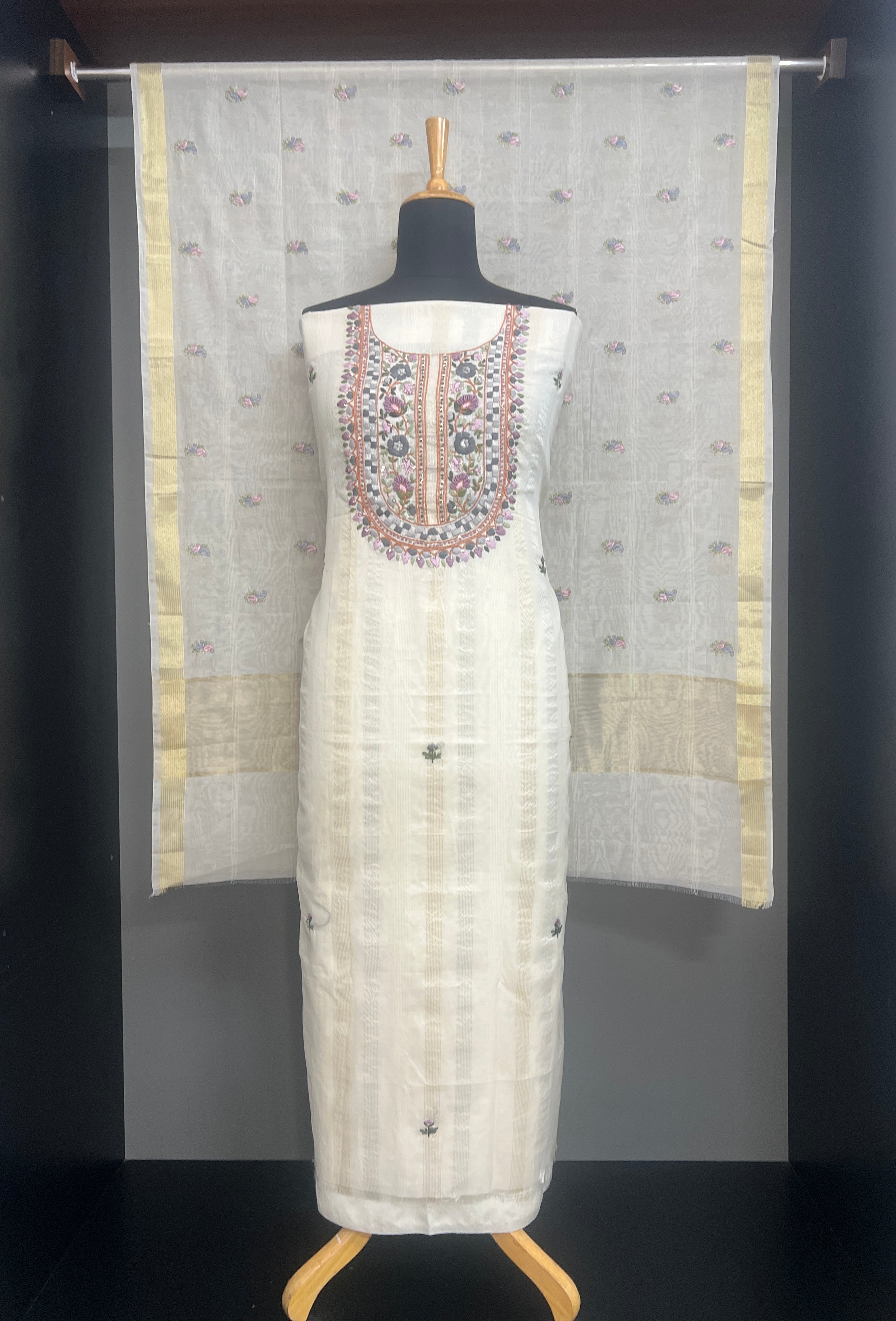 Floral Hand Embroidered Pattern Chnaderi Salwar Set | MM562