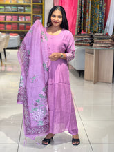 Pintuck & Hand Embroidered Chanderi Kurta Set | FW345