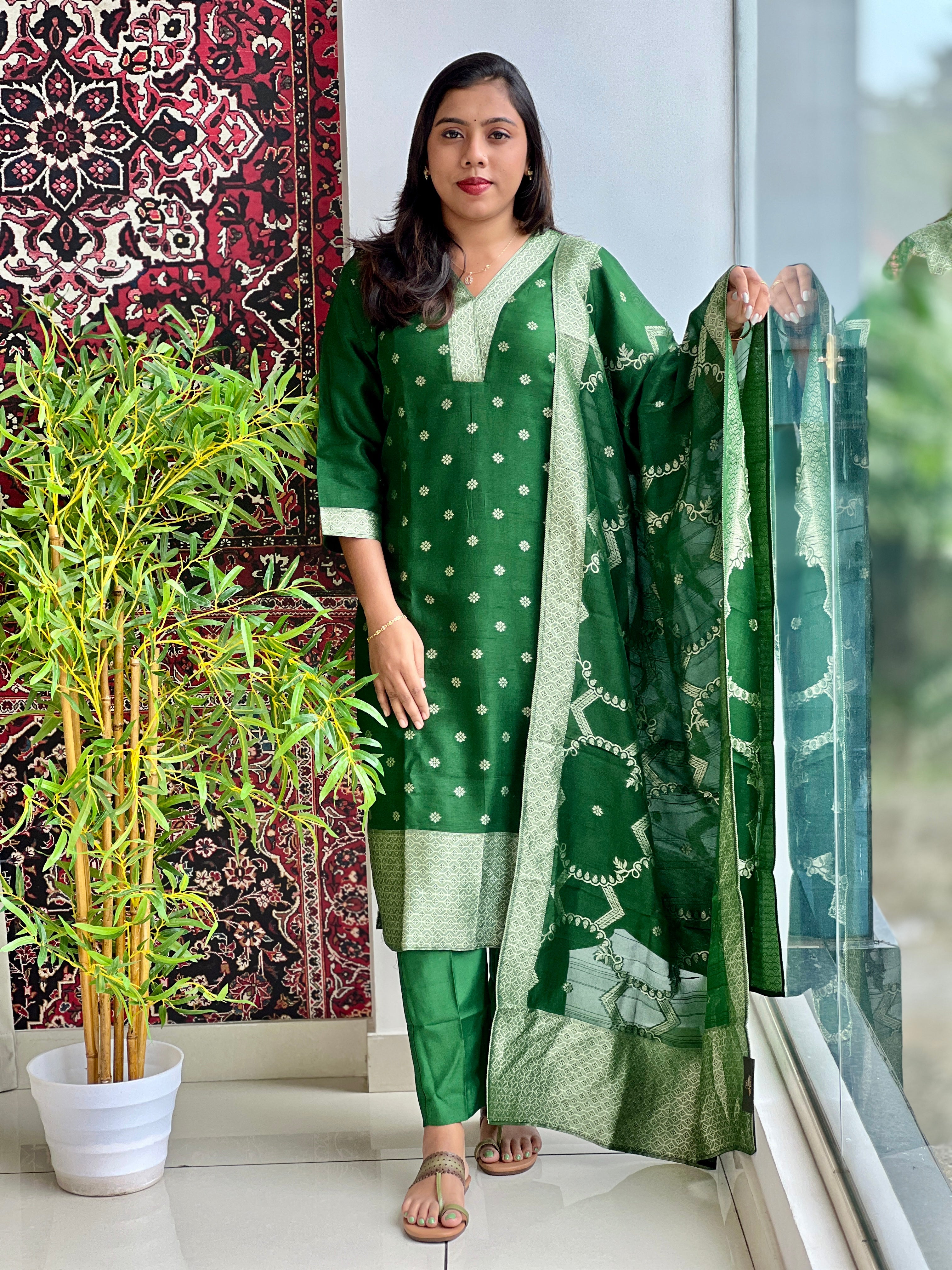 Buta Woven Pattern Semi Tussar Kurta Set  | YNG1652