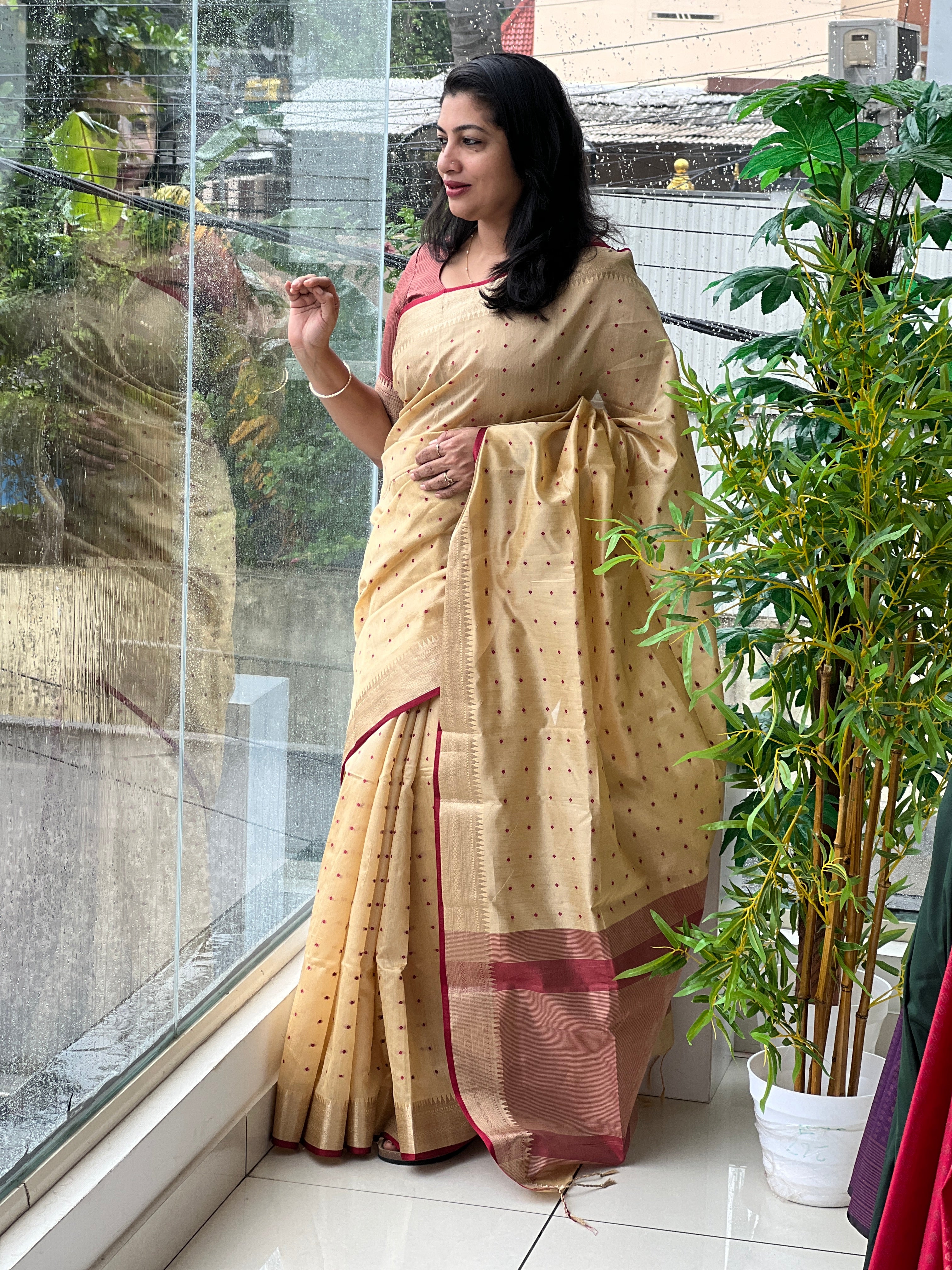 Thread Woven Pattern Semi Silk Saree | SSN558
