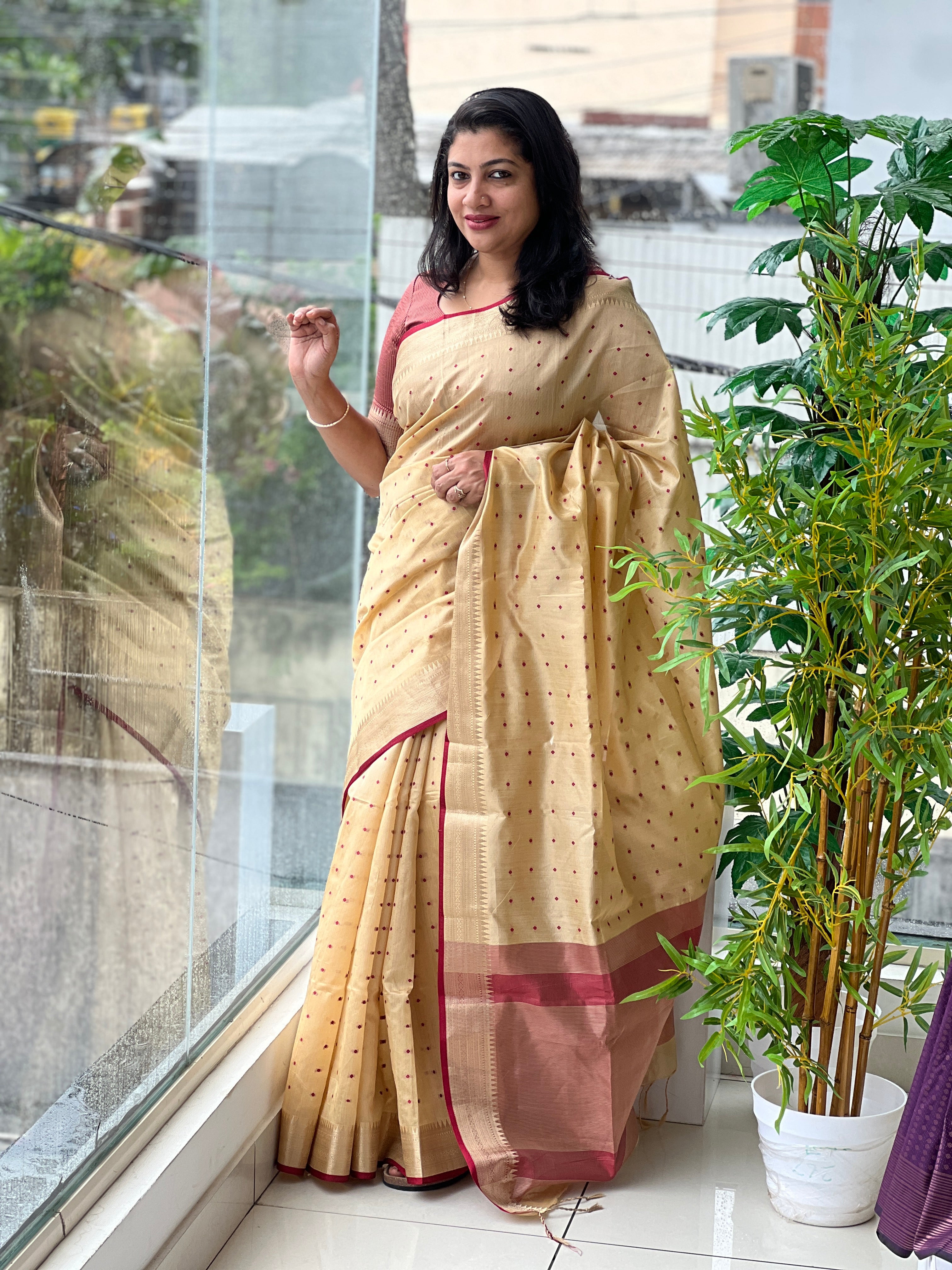 Thread Woven Pattern Semi Silk Saree | SSN558