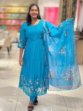 Floral Hand Embroidery Detailed Muslin Finish Kurta Set | FW336