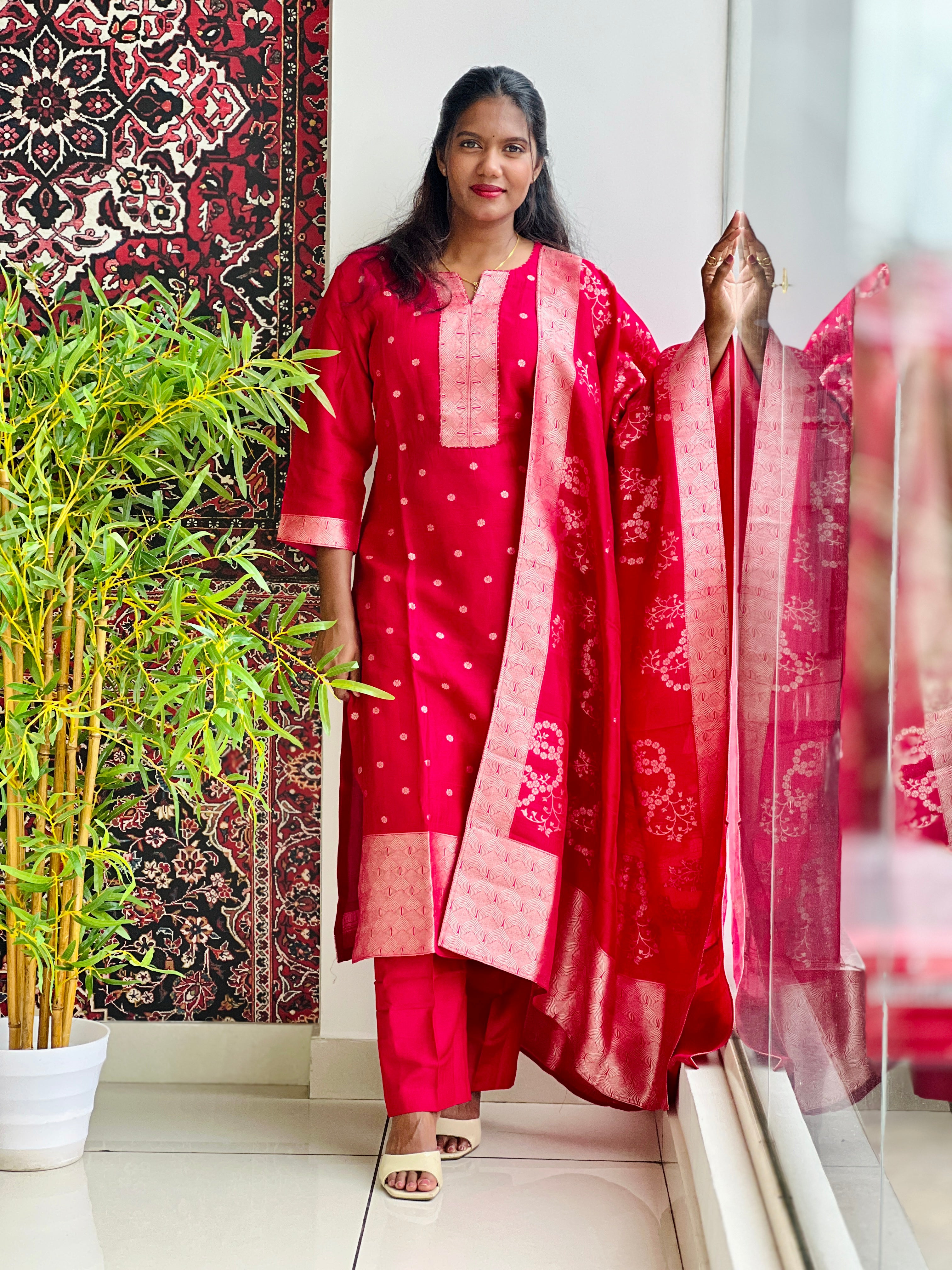 Buta Woven Pattern Semi Tussar Kurta Set | YNG1653