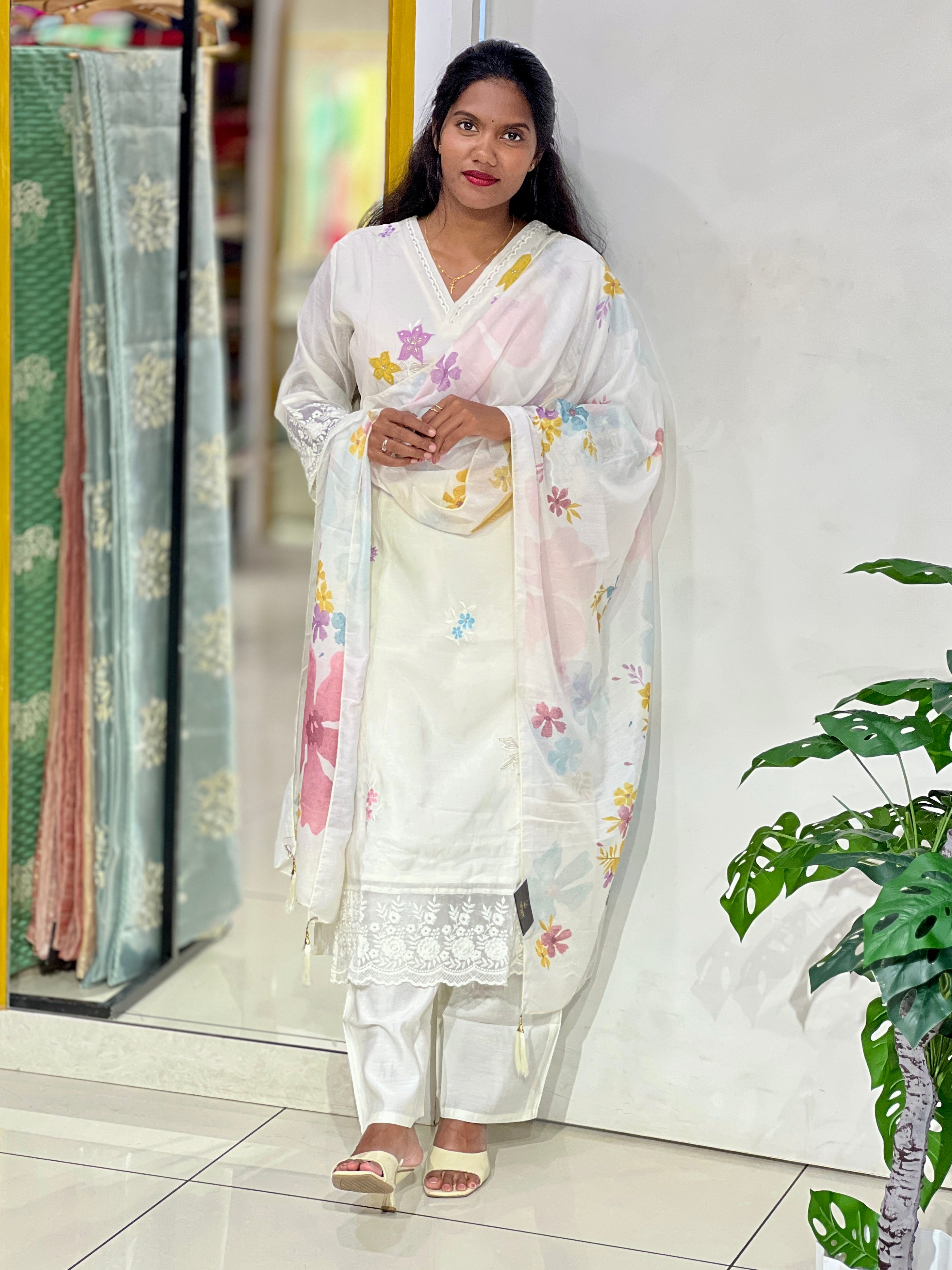 Applique Pattern Muslin Kurta Set | FW420