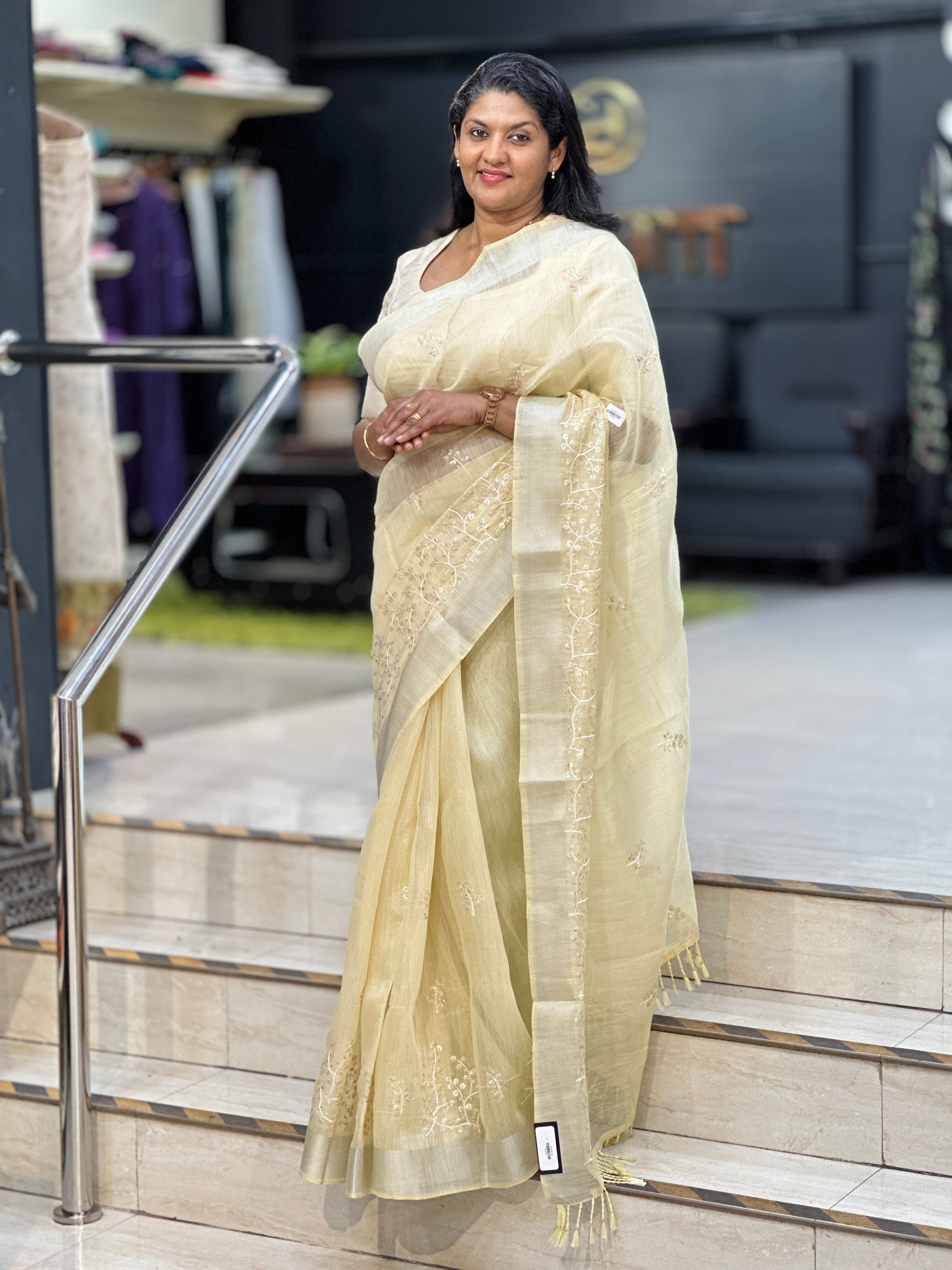 Floral Embroidered Linen Finish Saree | VDA278