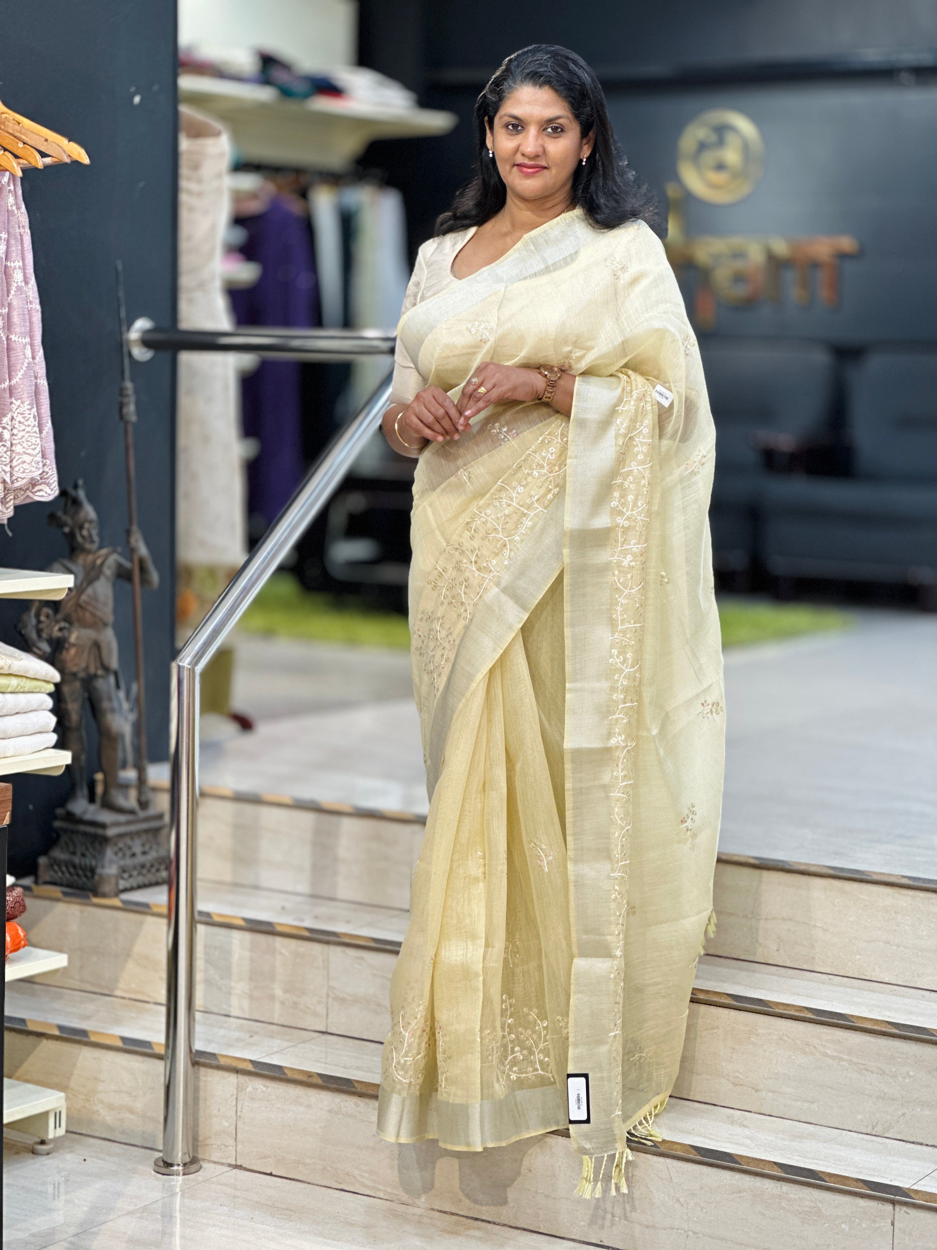 Floral Embroidered Linen Finish Saree | VDA278