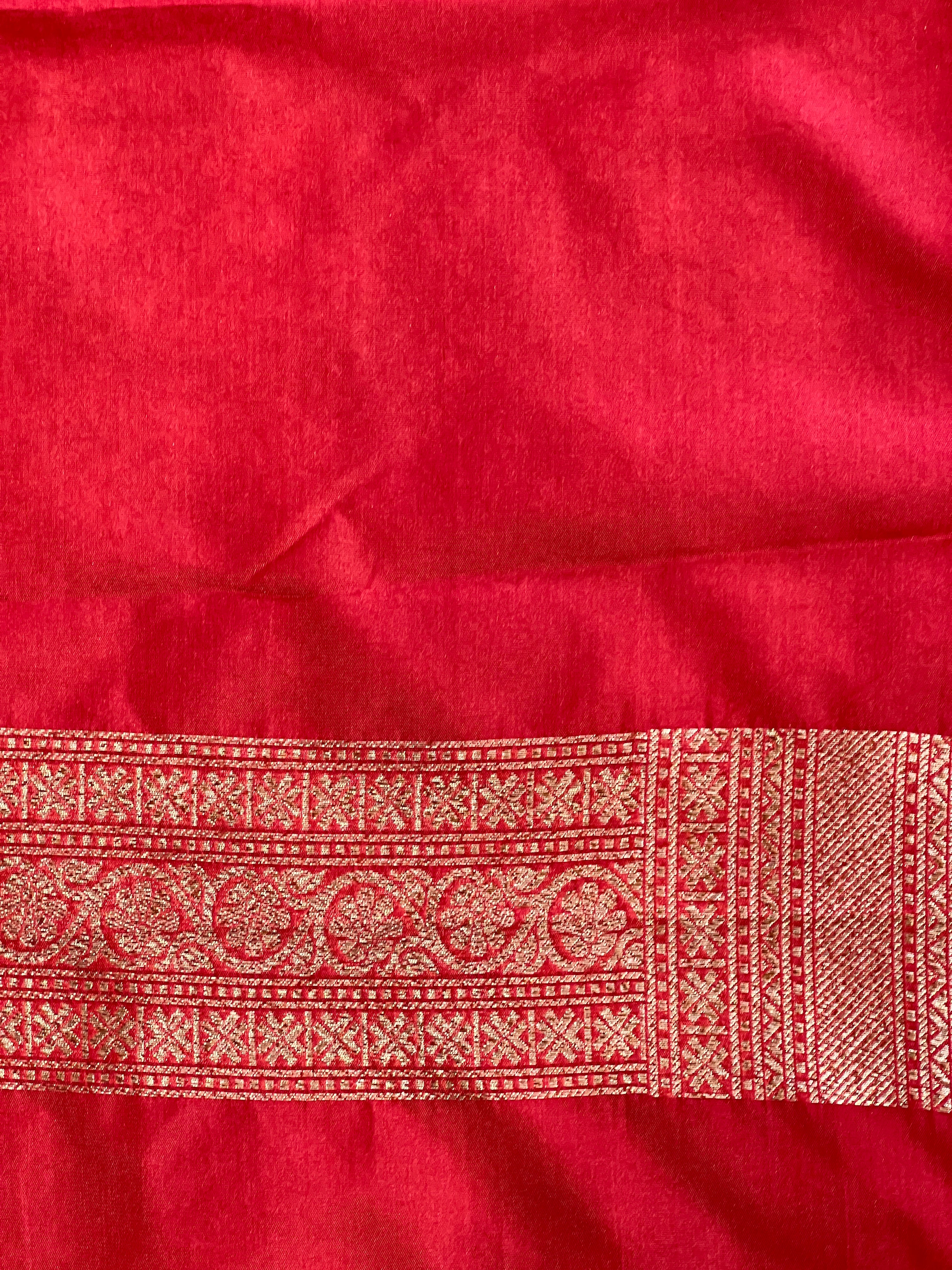 Floral Patterned Zari And Thread Woven Banarasi Saree | YNG1052