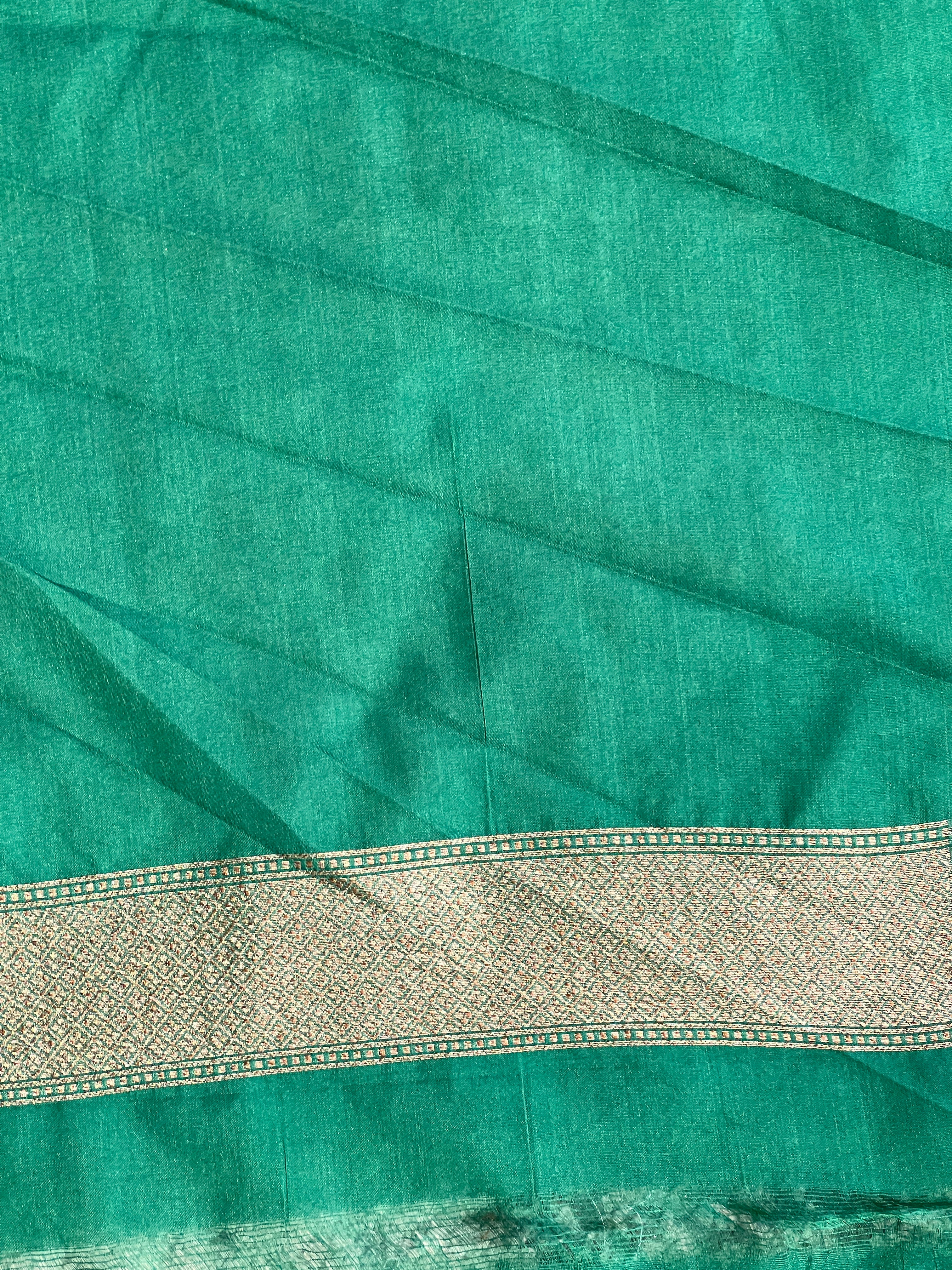 Geometrical Patterned Zari And Thread Woven Banarasi Saree | YNG1066
