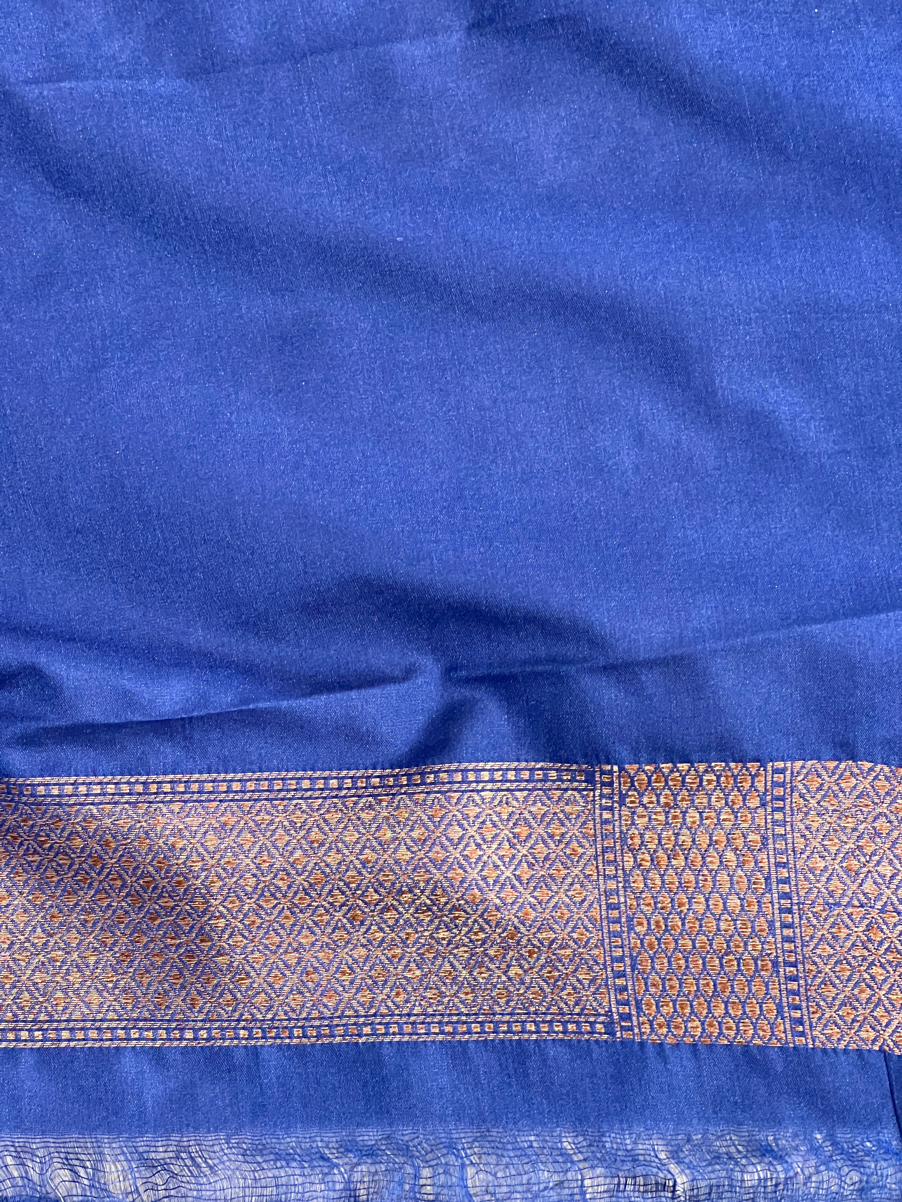 Geometrical Patterned Zari And Thread Woven Banarasi Saree | YNG1047