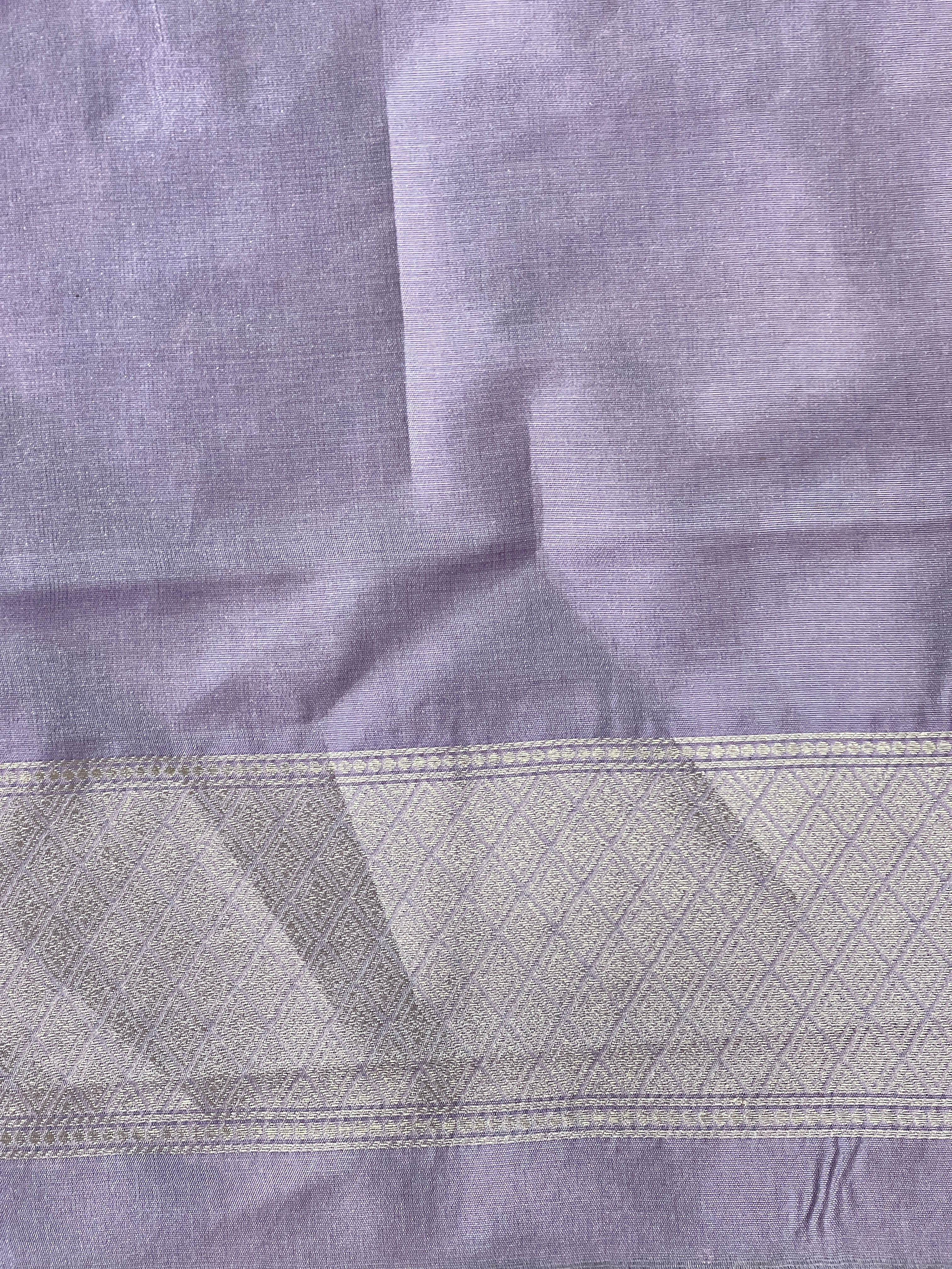 Silver Zari And Thread Woven Banarasi Saree |YNG1051