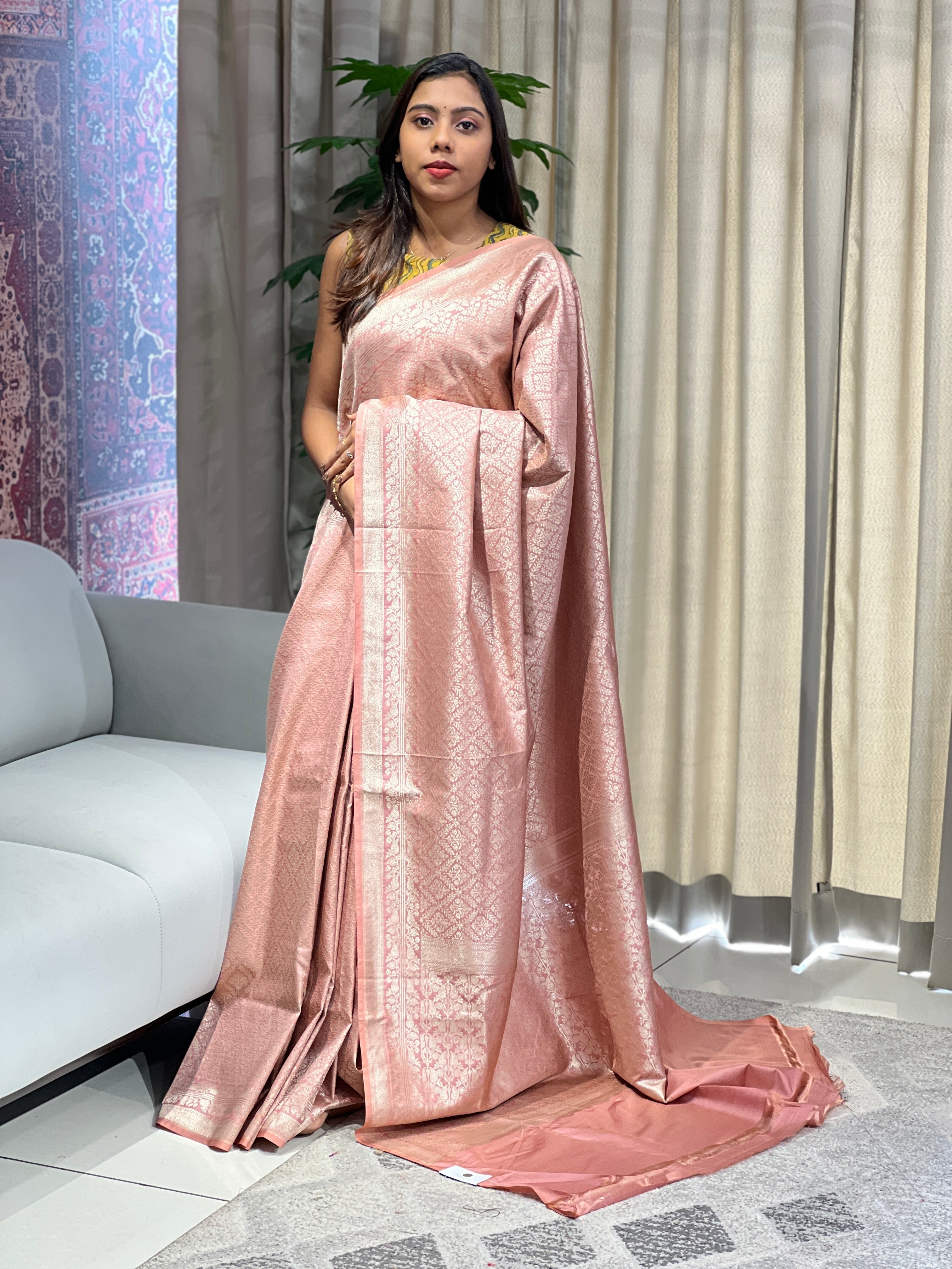 Jaal Patterned Zari Woven Banarasi Saree | YNG1057