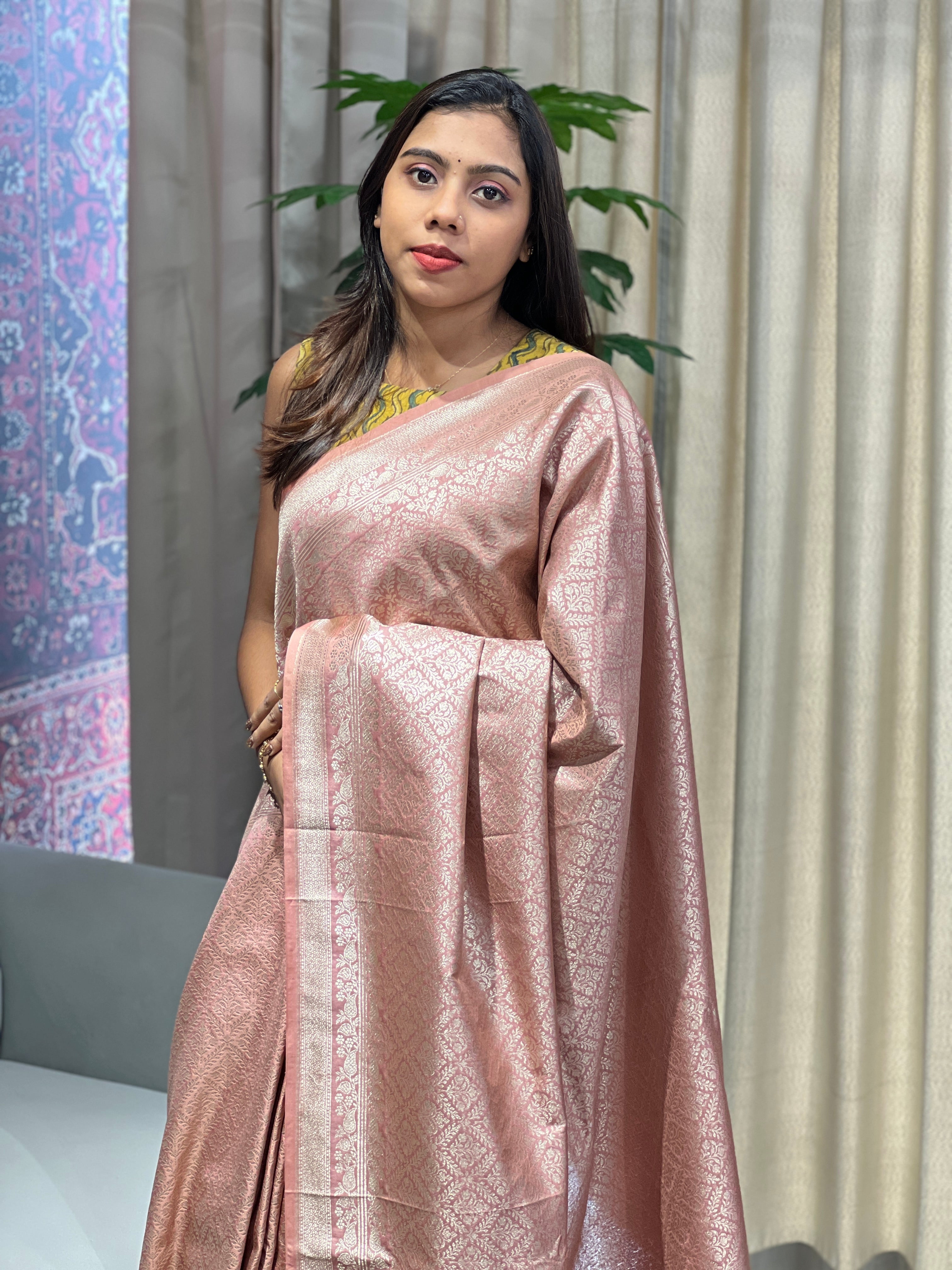 Jaal Patterned Zari Woven Banarasi Saree | YNG1057
