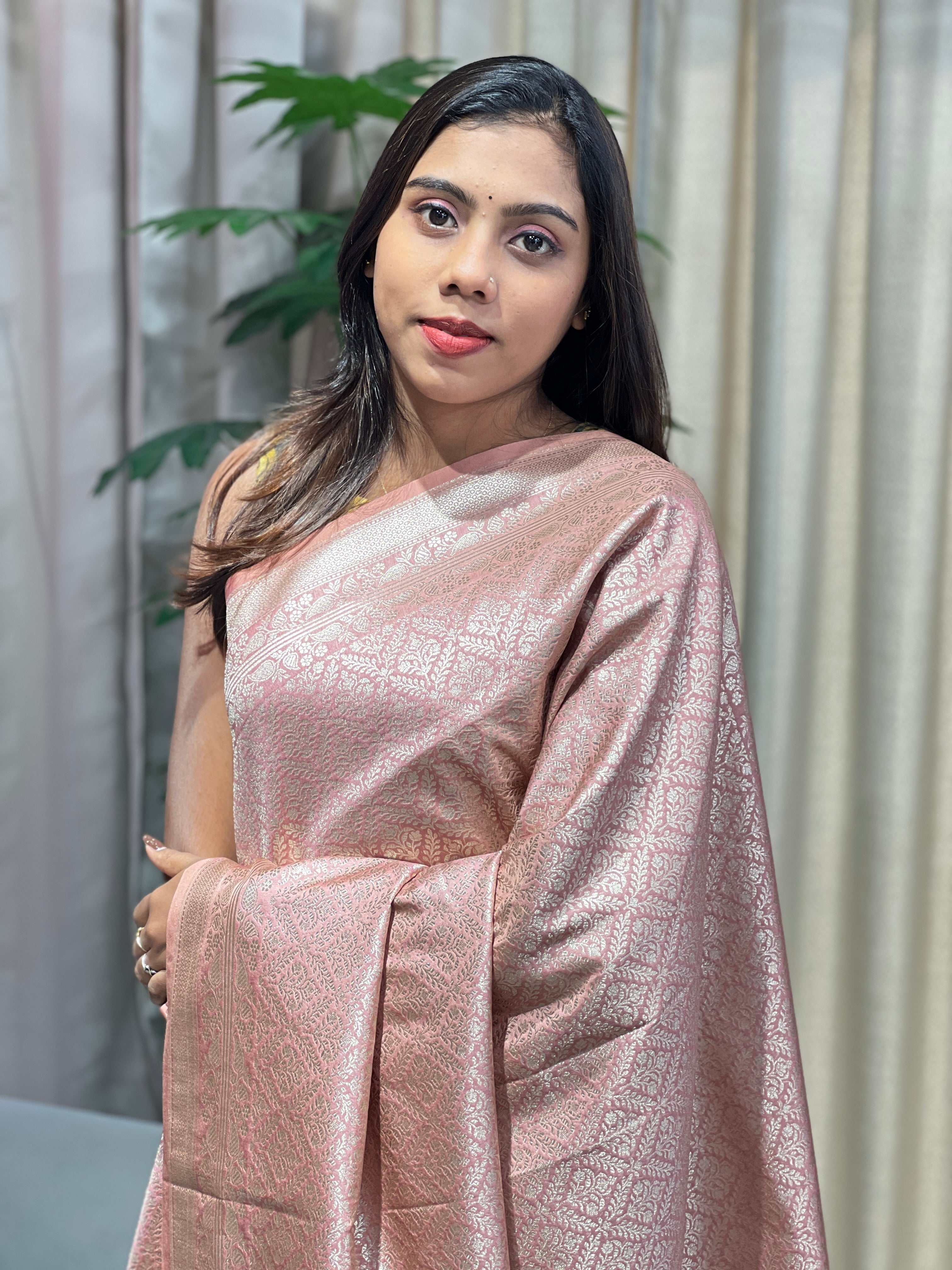 Jaal Patterned Zari Woven Banarasi Saree | YNG1057