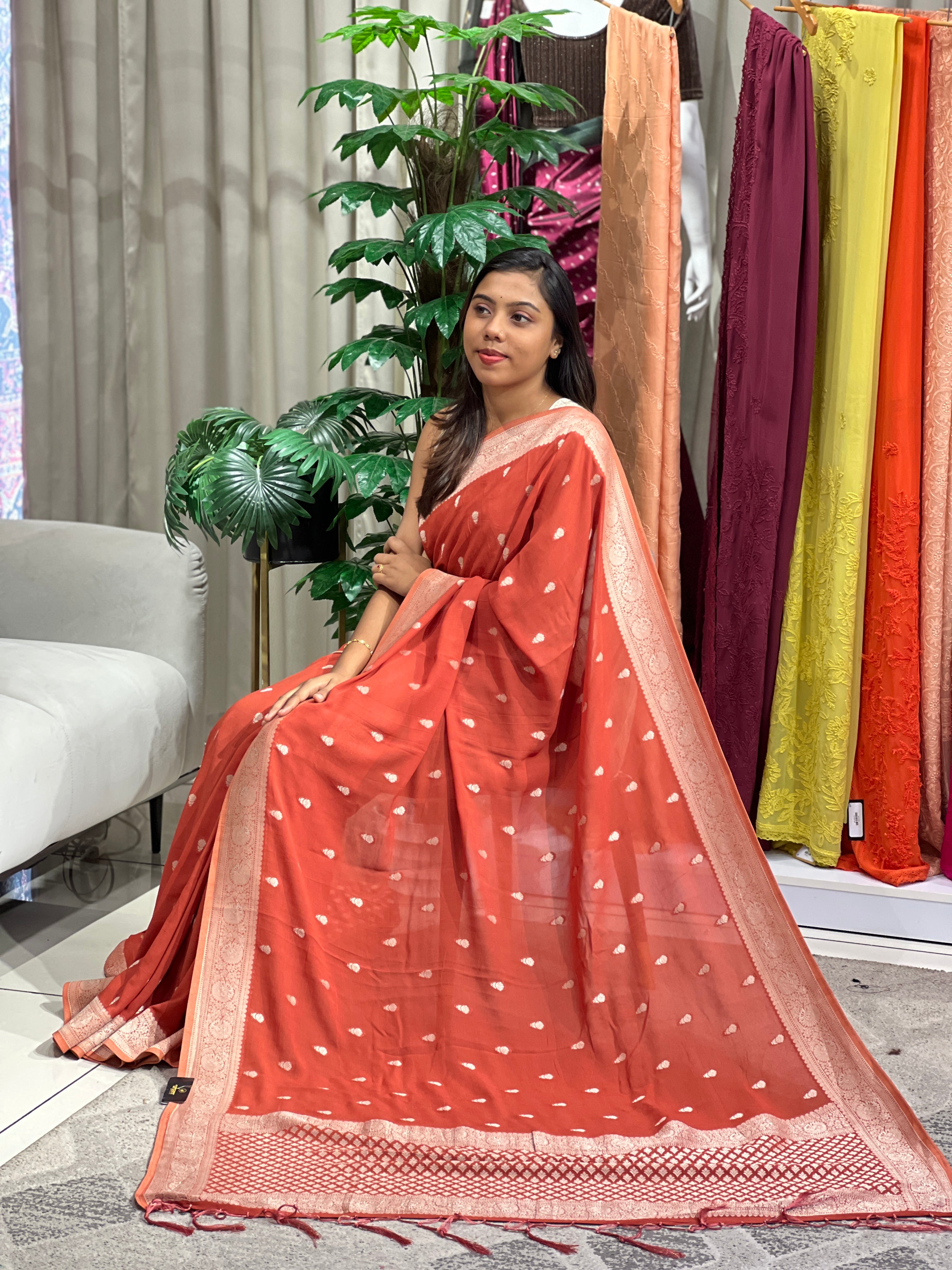 Silver Zari And Thread Woven Georgette Banarasi Saree | BYT103