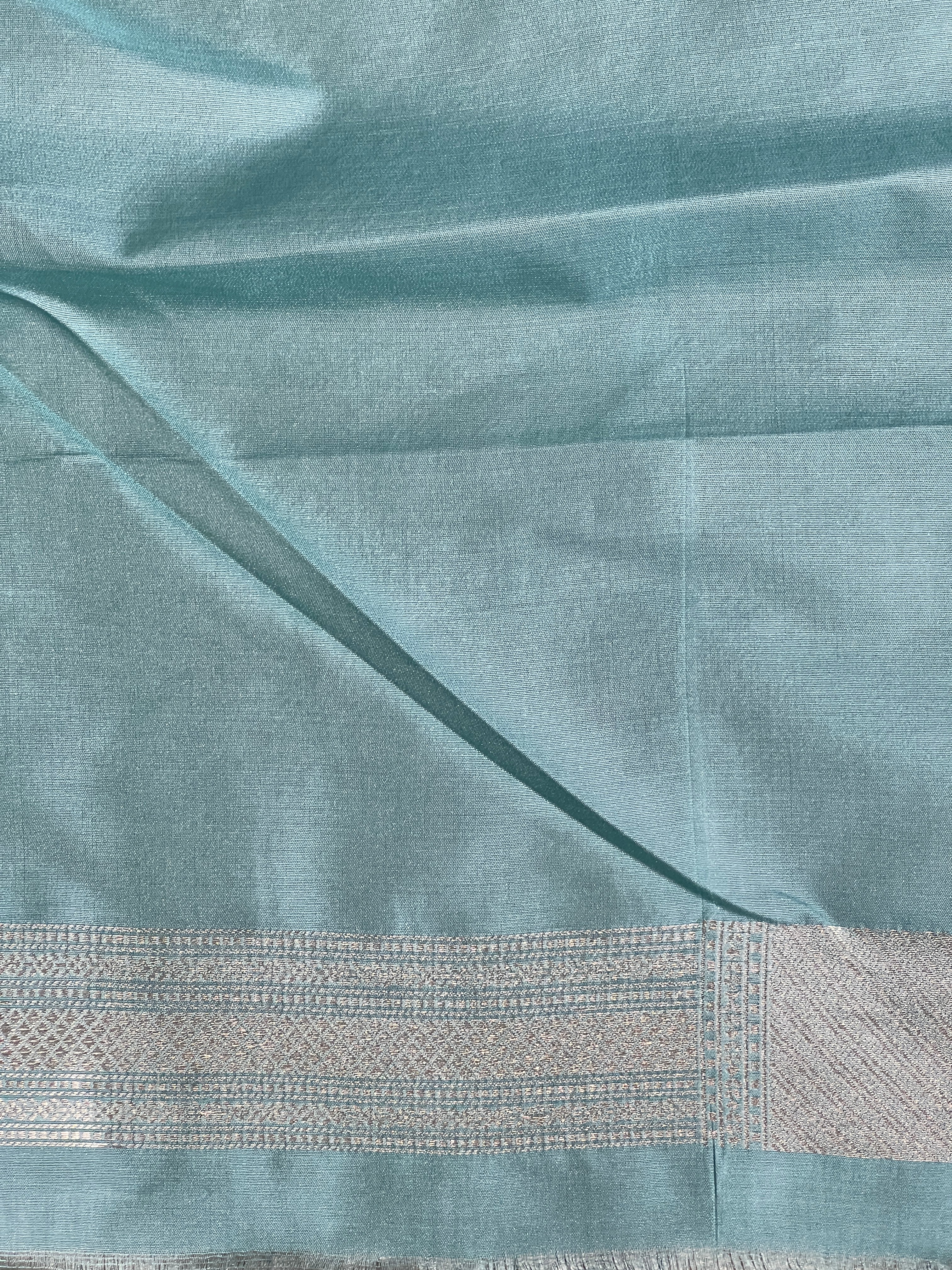 Floral Jaal Patterned Zari Woven Banarasi Saree | YNG1056