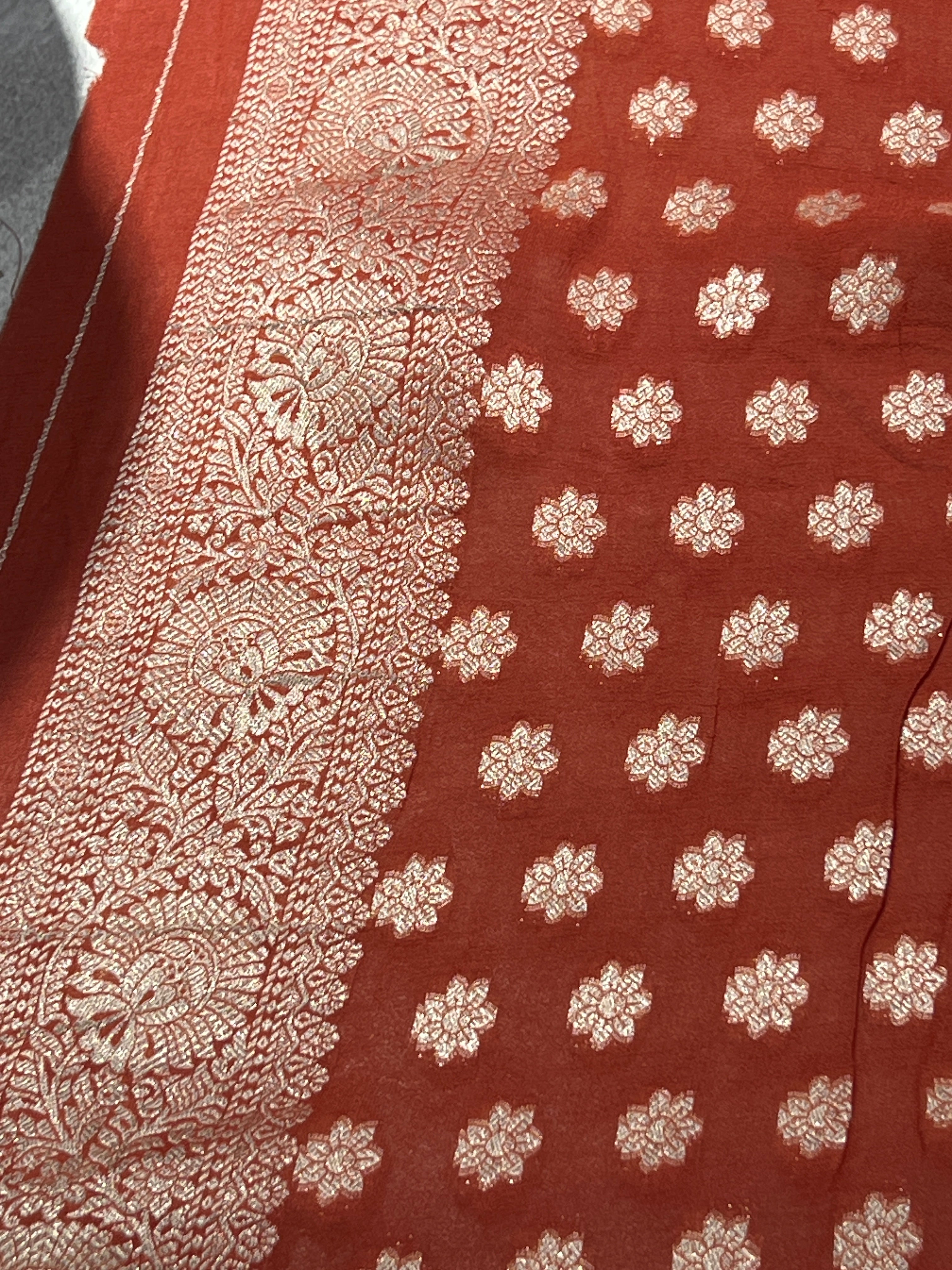Silver Zari And Thread Woven Georgette Banarasi Saree | BYT103