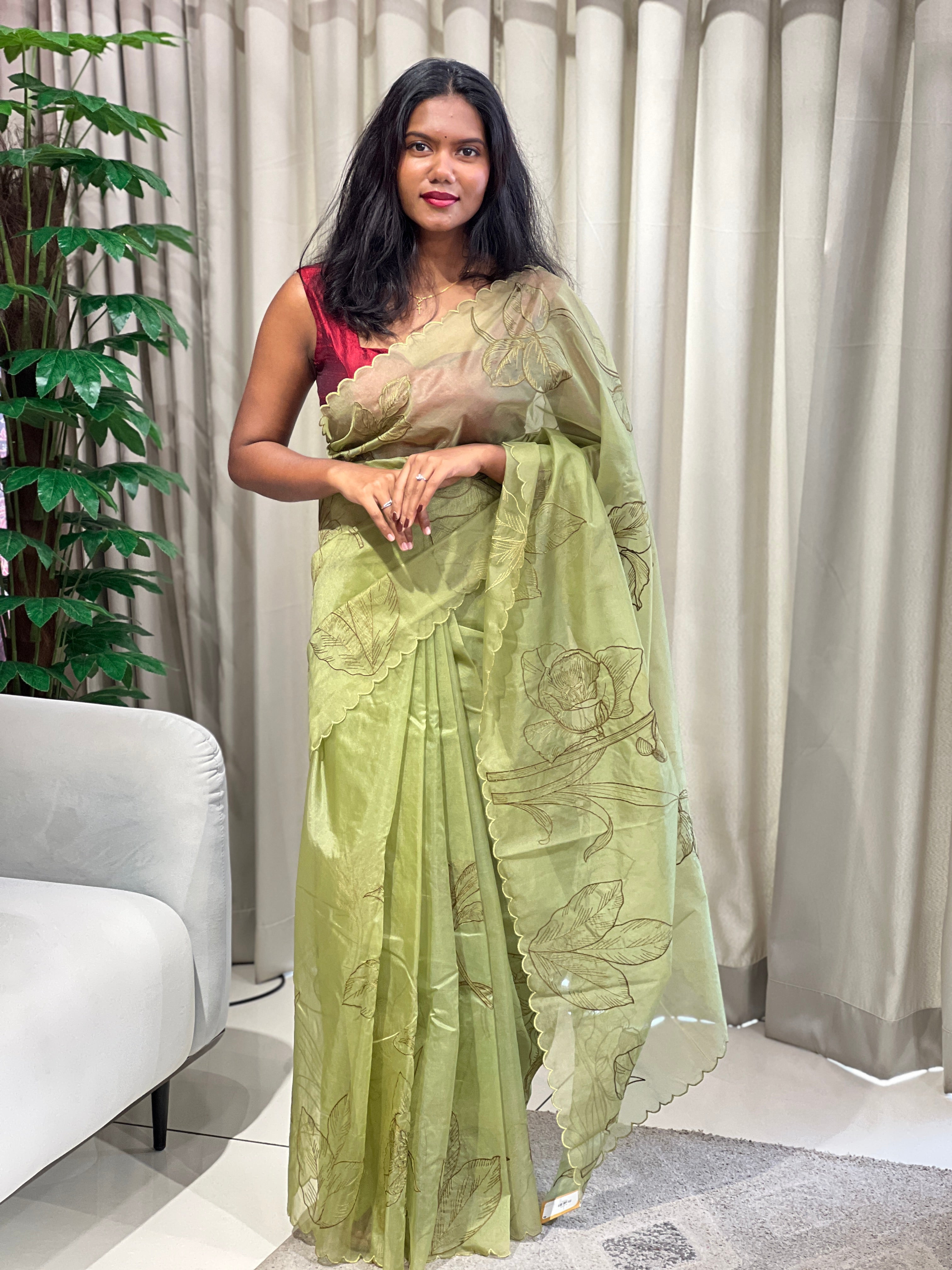 Floral Machine Embroidery Detailed Organza Saree | MM384