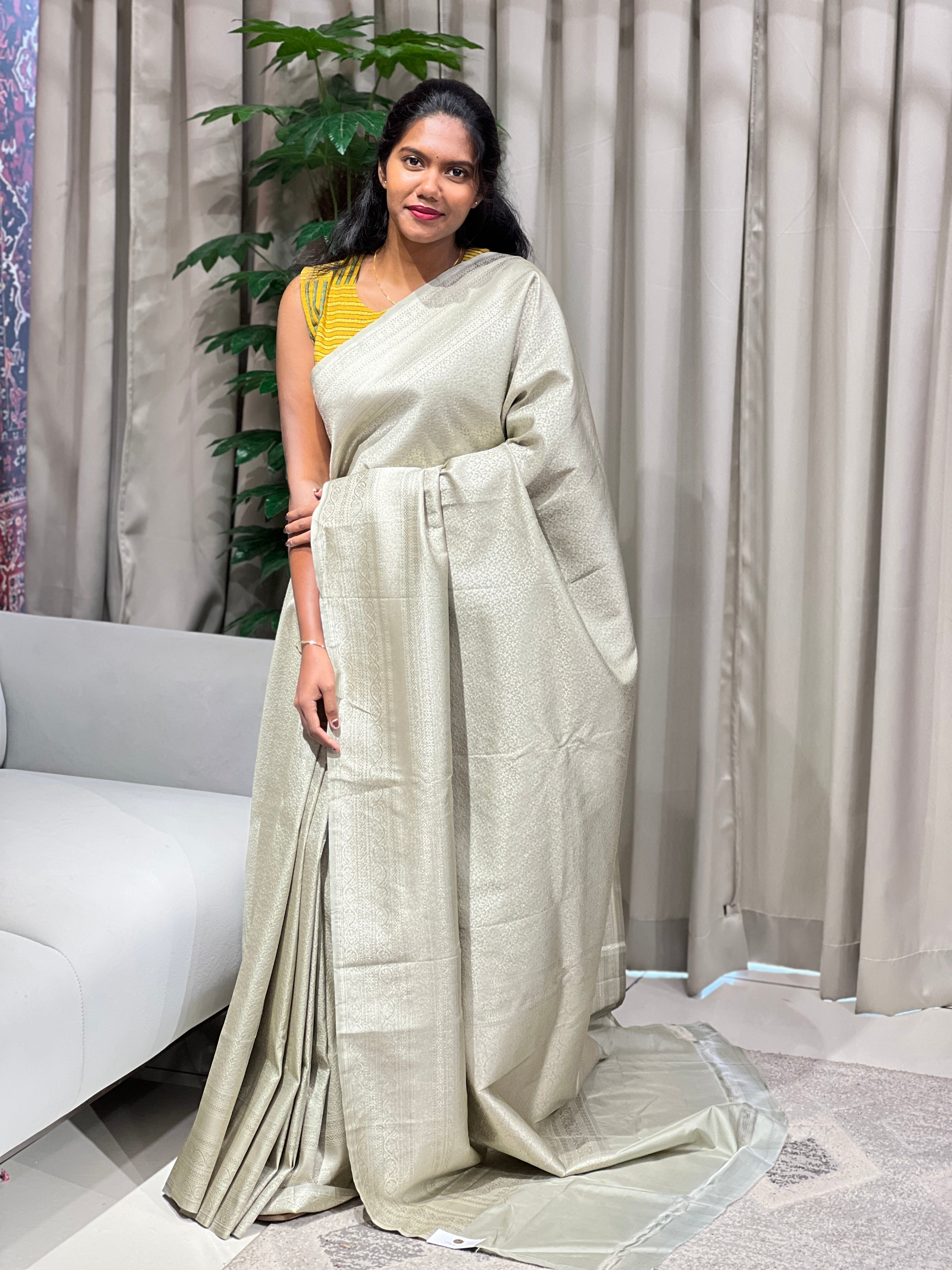 Jaal Patterned Silver Zari Woven Banarasi Saree | YNG1049