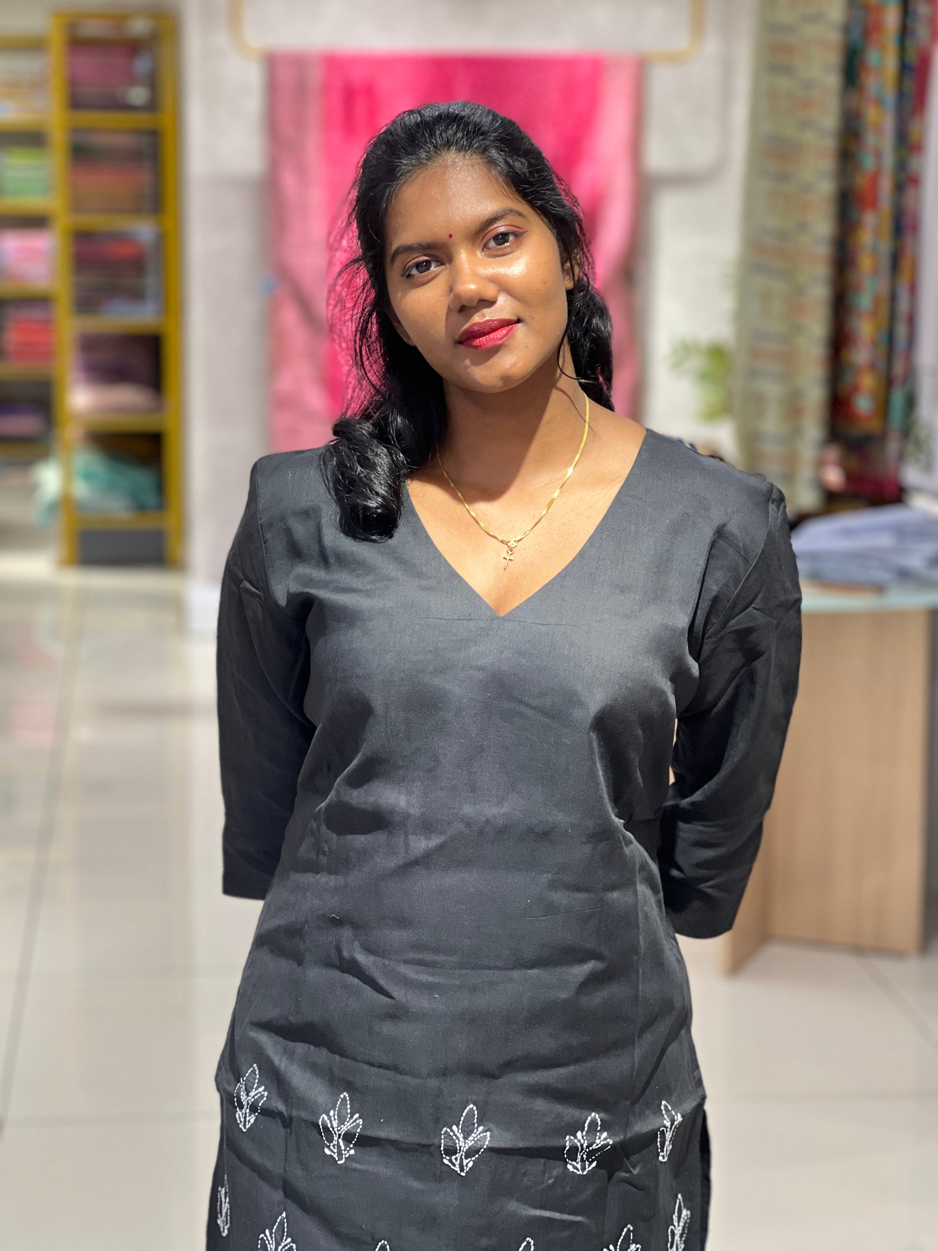 Embroidery Detailed Slub Cotton Kurta | DNT621