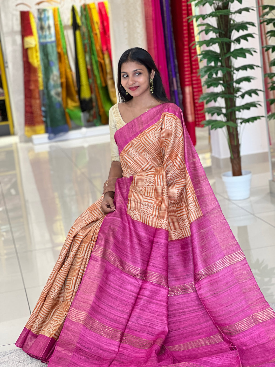 Geometric Patterned Geecha Tussar Saree | SK374