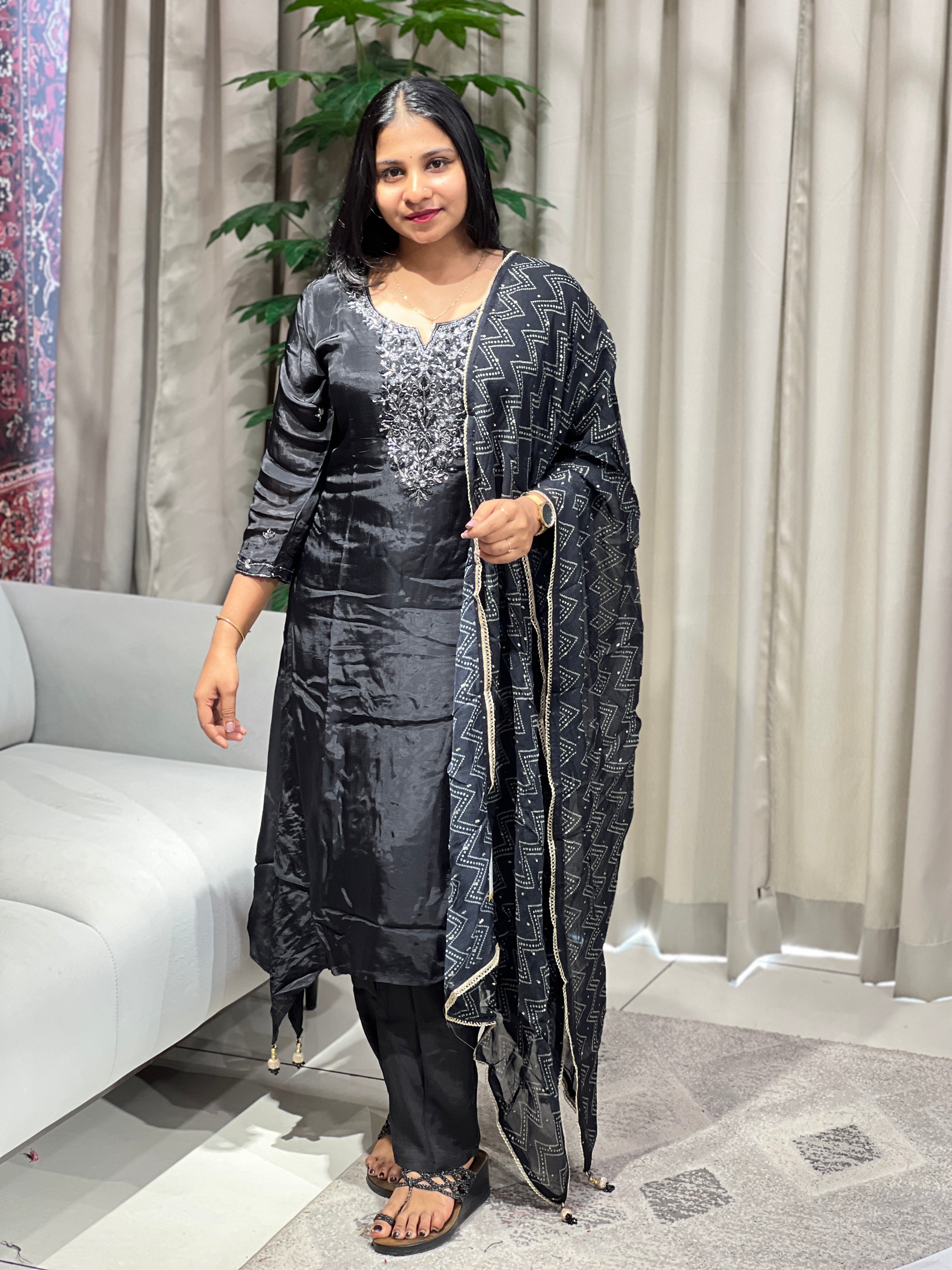 Handwork Detaied Muslin Silk Kurta Set | FW366