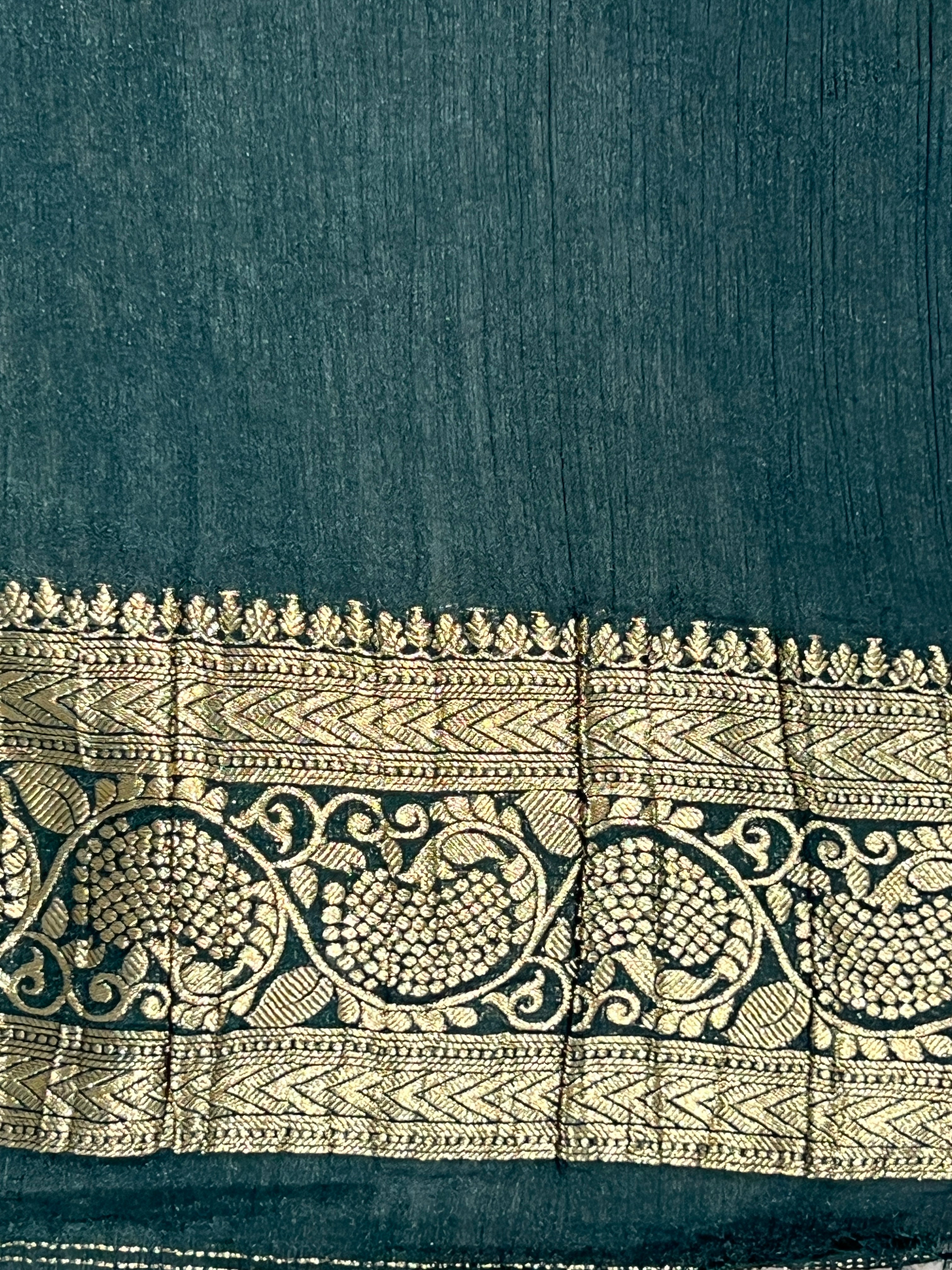 Antique Gold Zari Worked Crushed Chinon Sarees | RS116