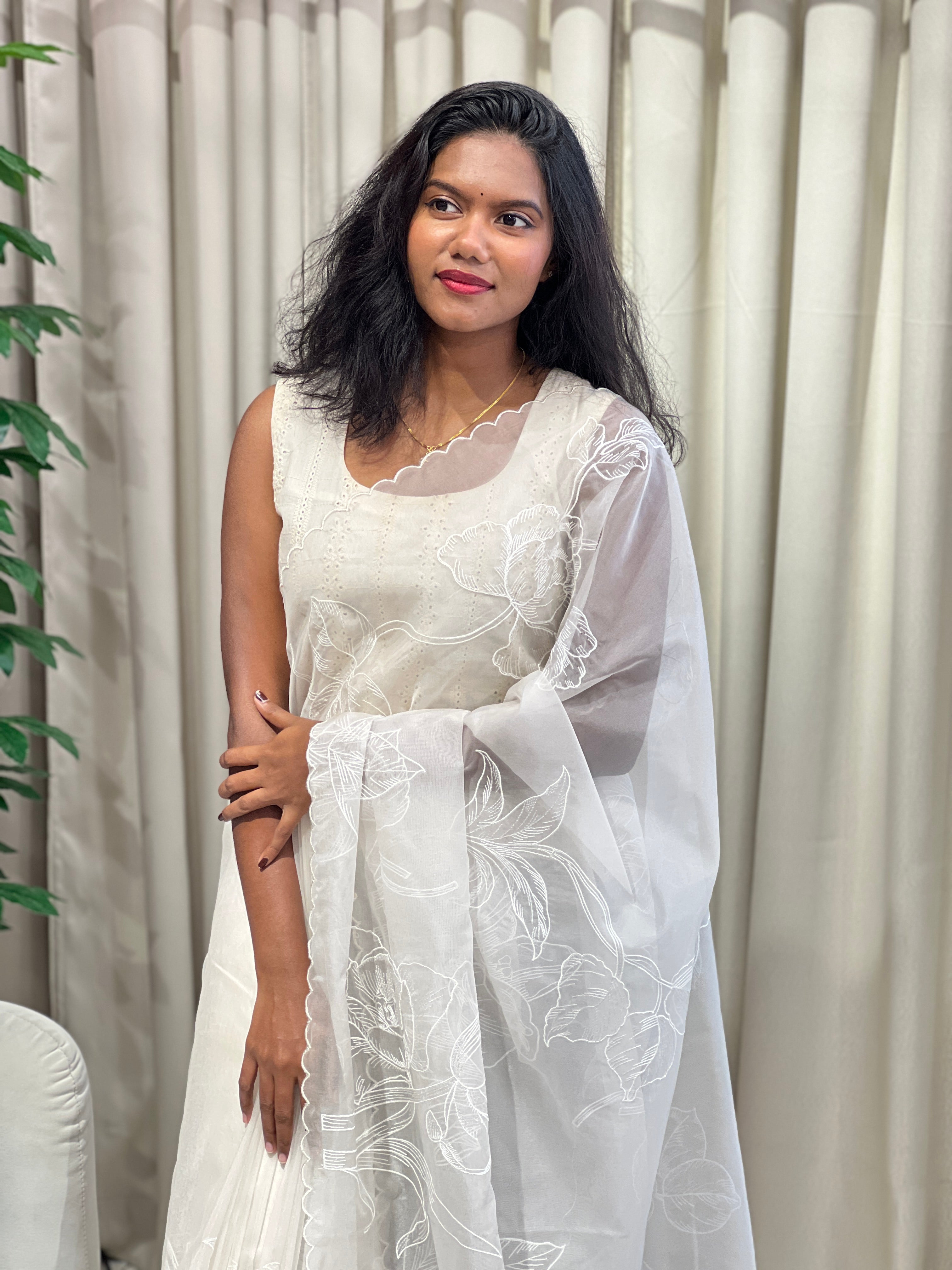 Floral Machine Embroidery Detailed Organza Saree | MM385