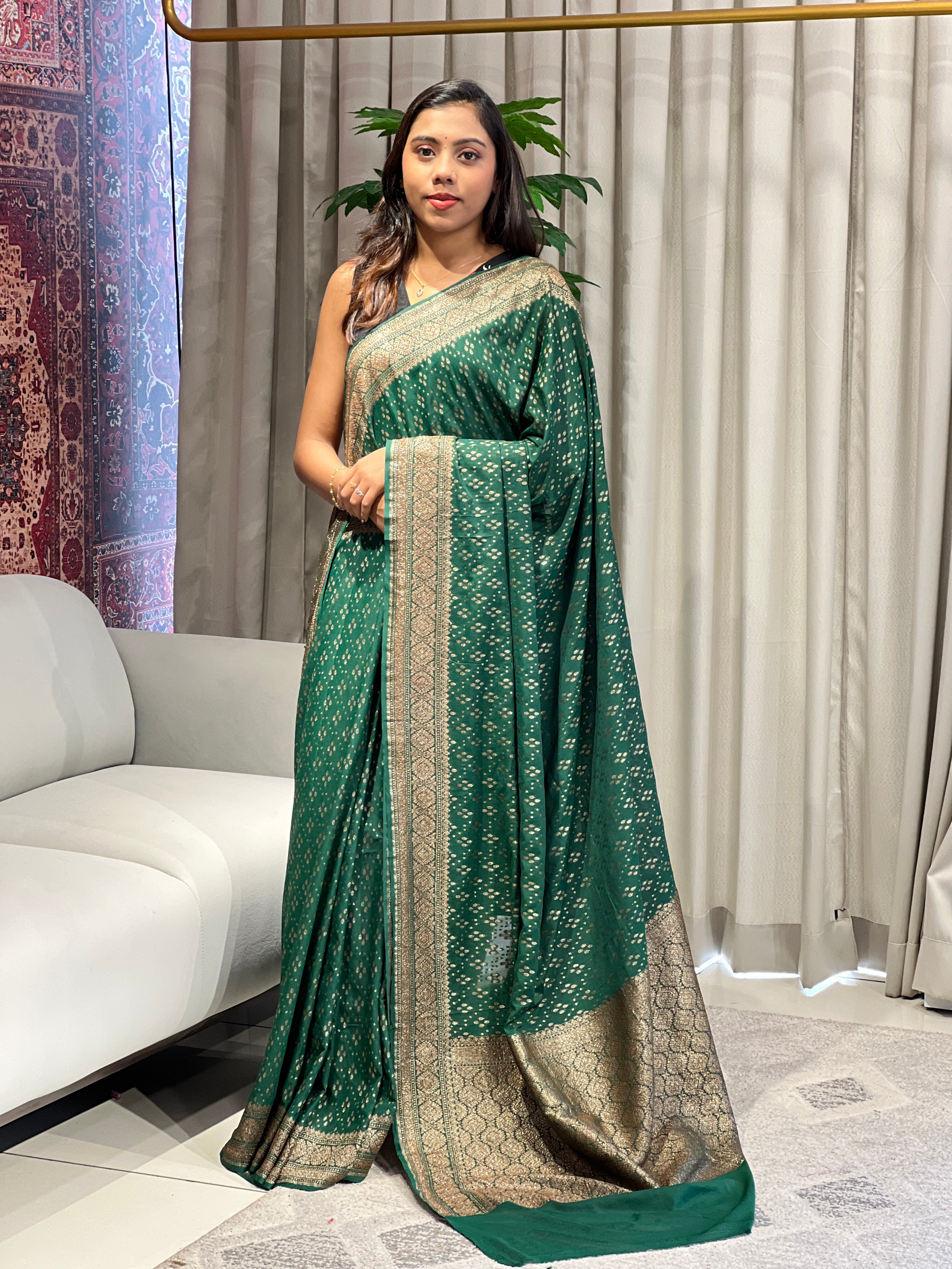 Zari And Thread Woven Georgette Banarasi Saree | YNG1059