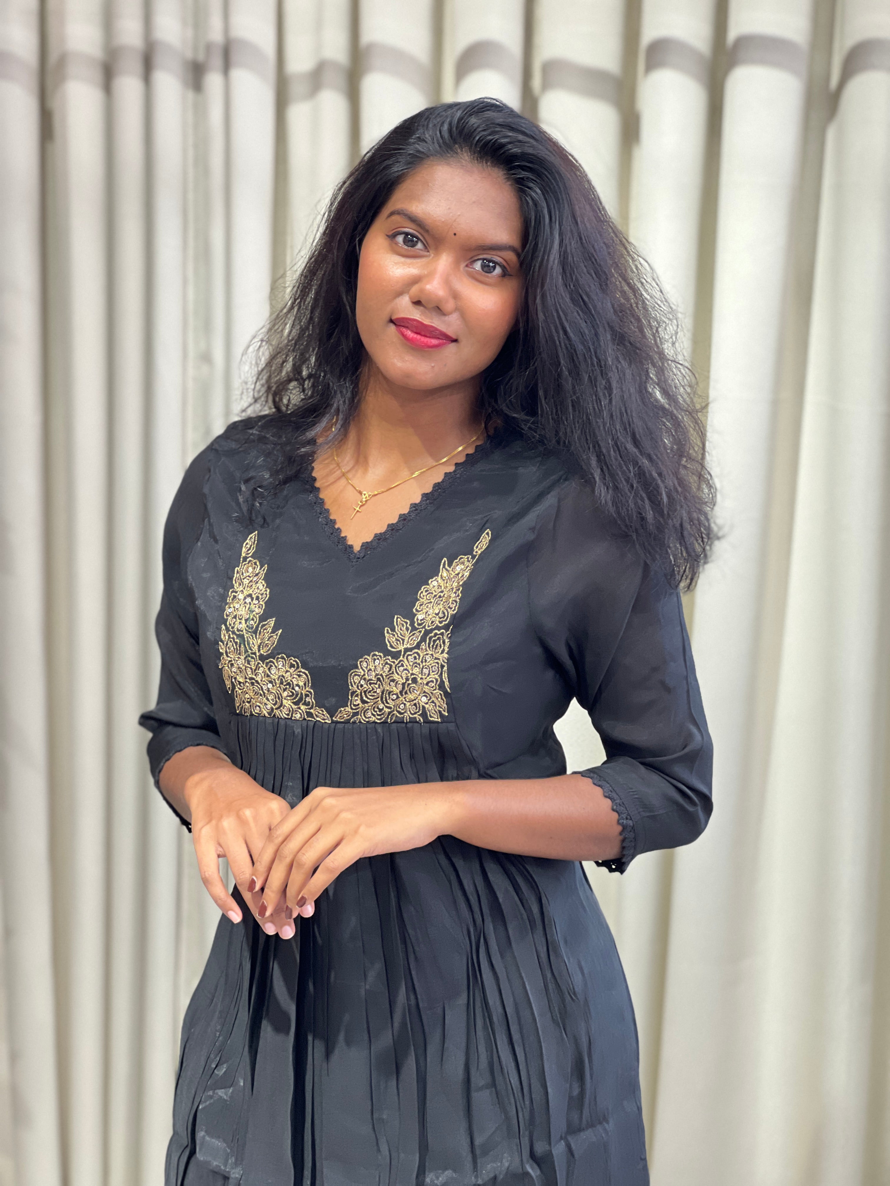 Hand Embroidery Detailed Mul Chanderi Kurta Set | SRF147