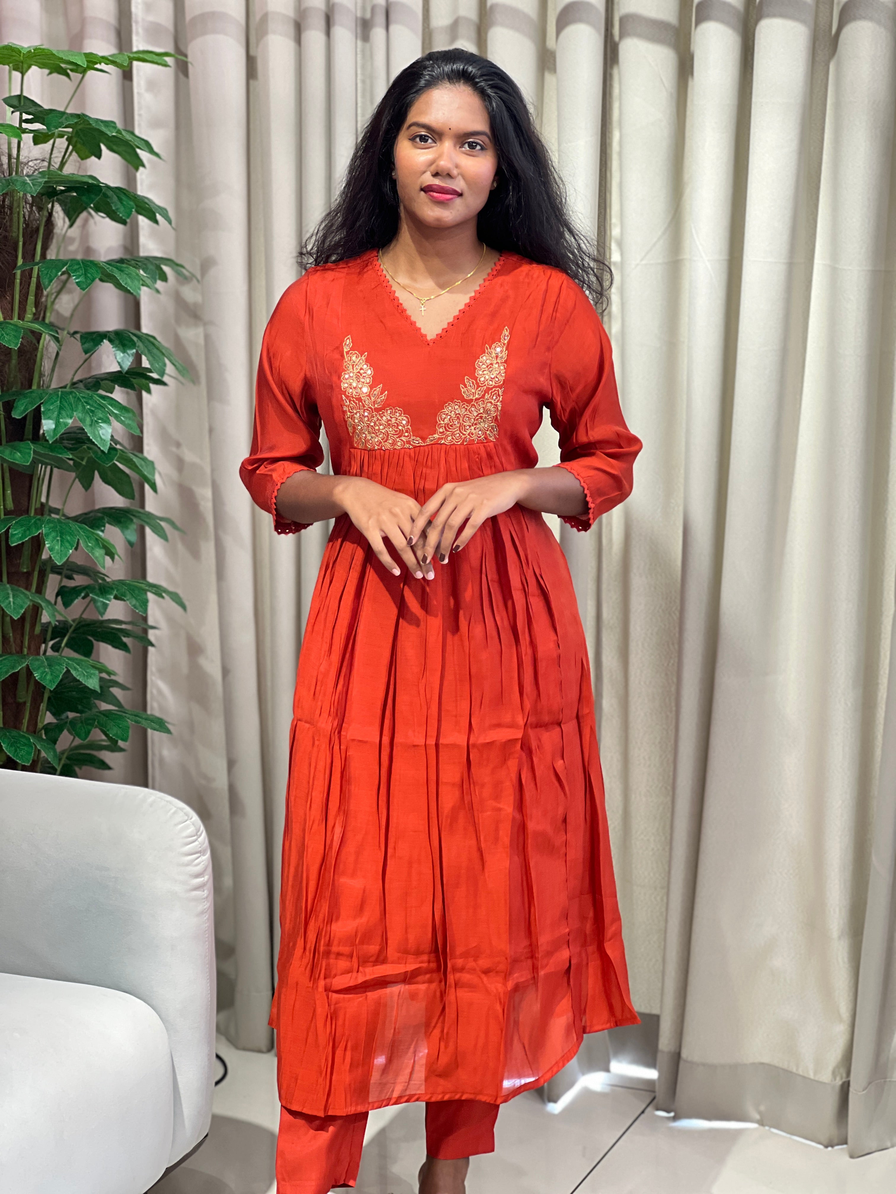 Hand Embroidery Detailed Mul Chanderi Kurta Set | SRF149