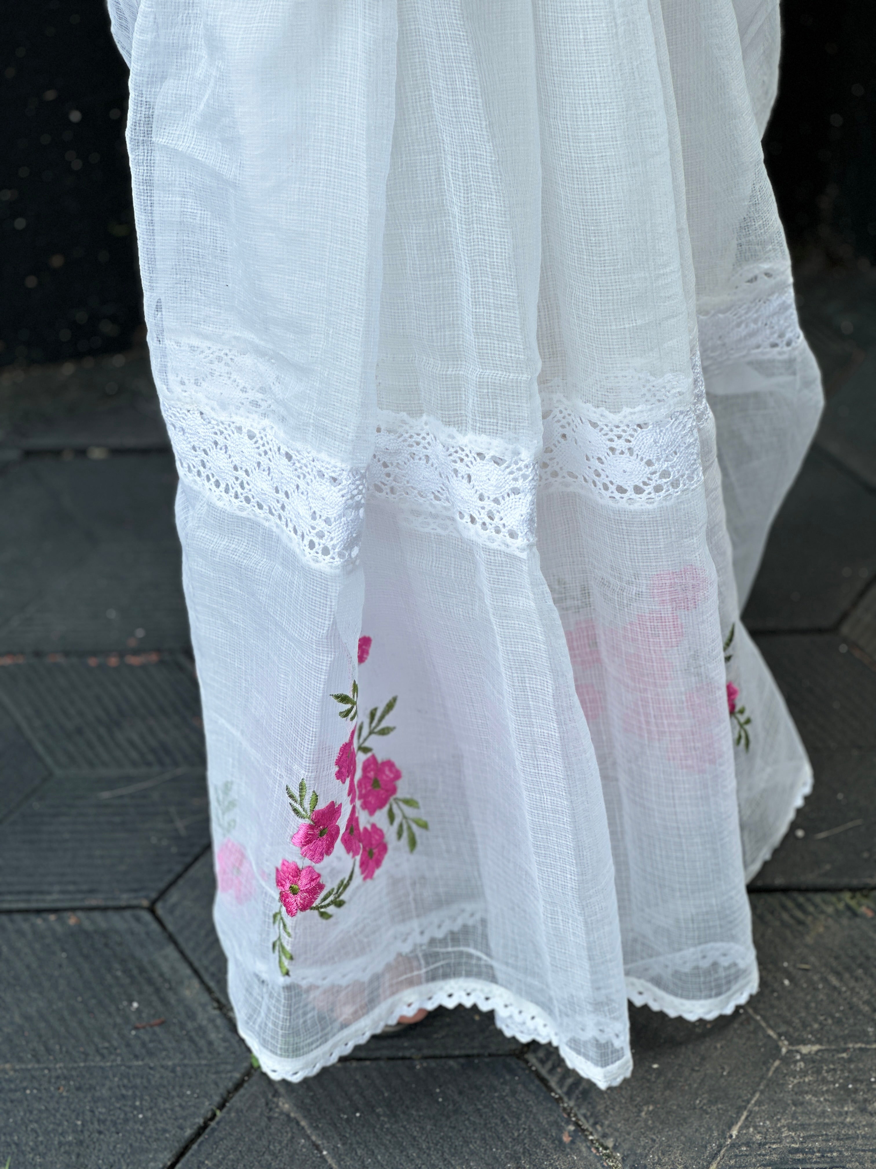 Floral  Bunches Design & Crochet Lace  Kota Saree | RK274