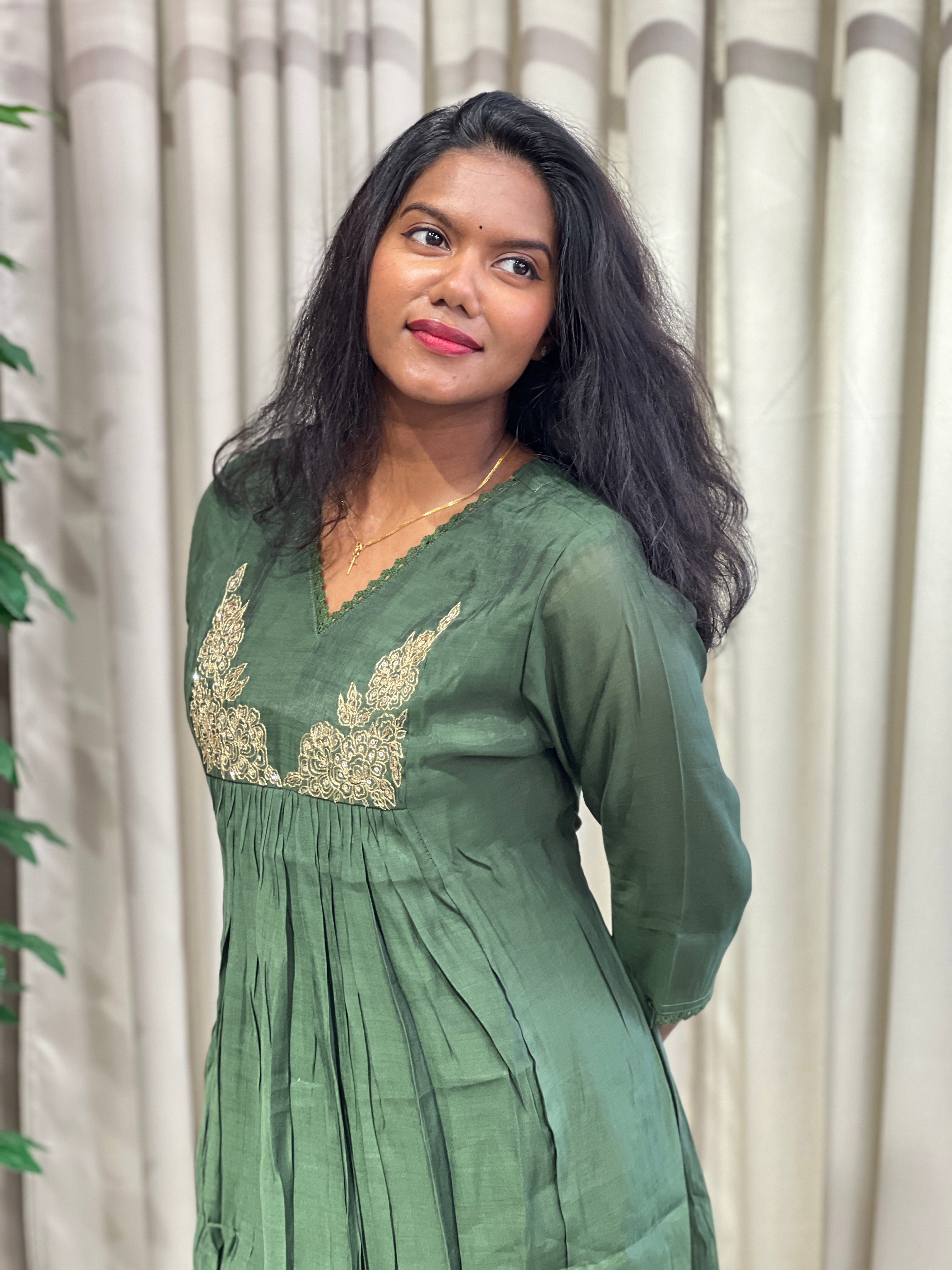 Hand Embroidery Detailed Mul Chanderi Kurta Set | SRF146