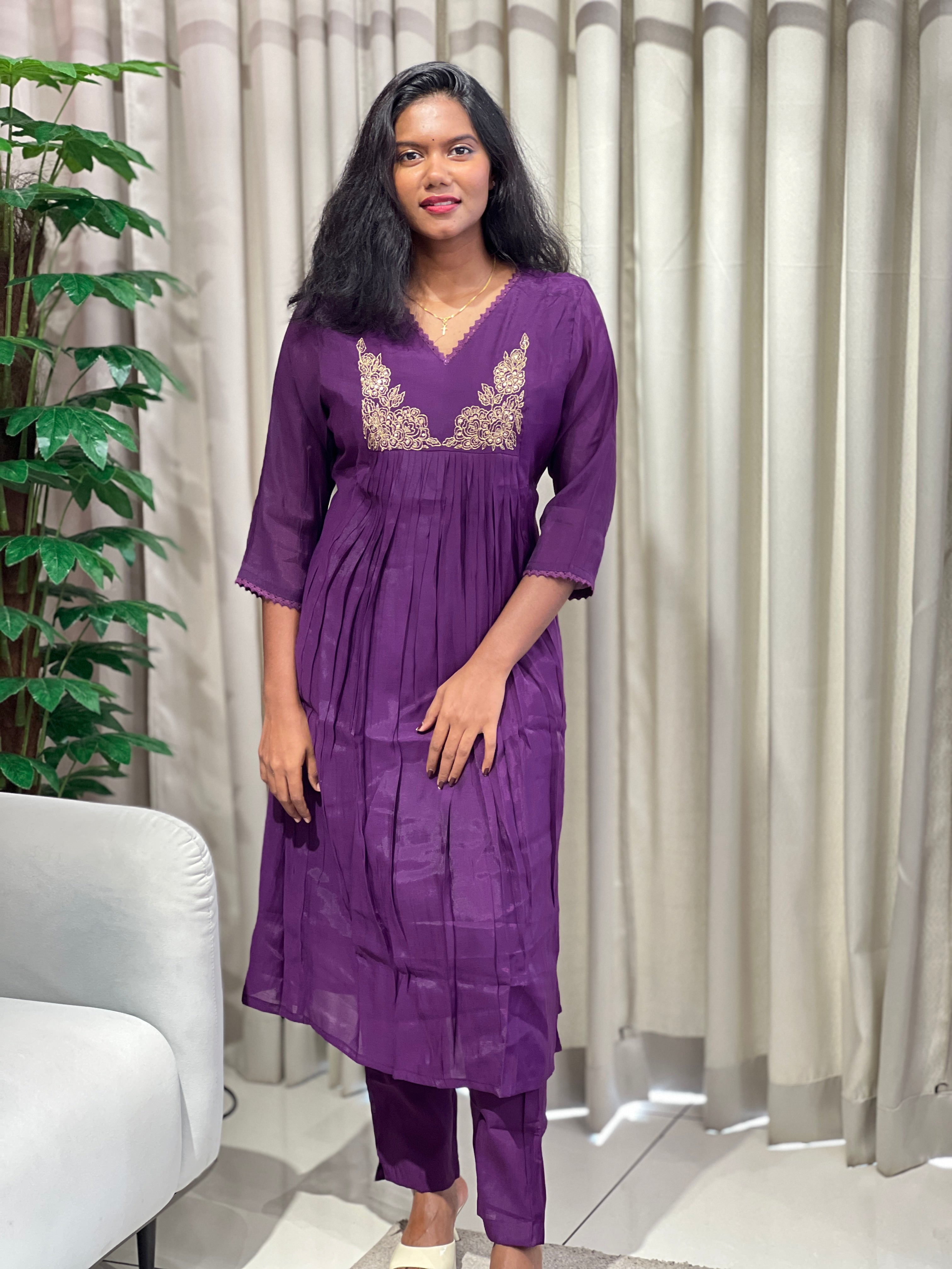 Hand Embroidery Detailed Mul Chanderi Kurta Set | SRF148