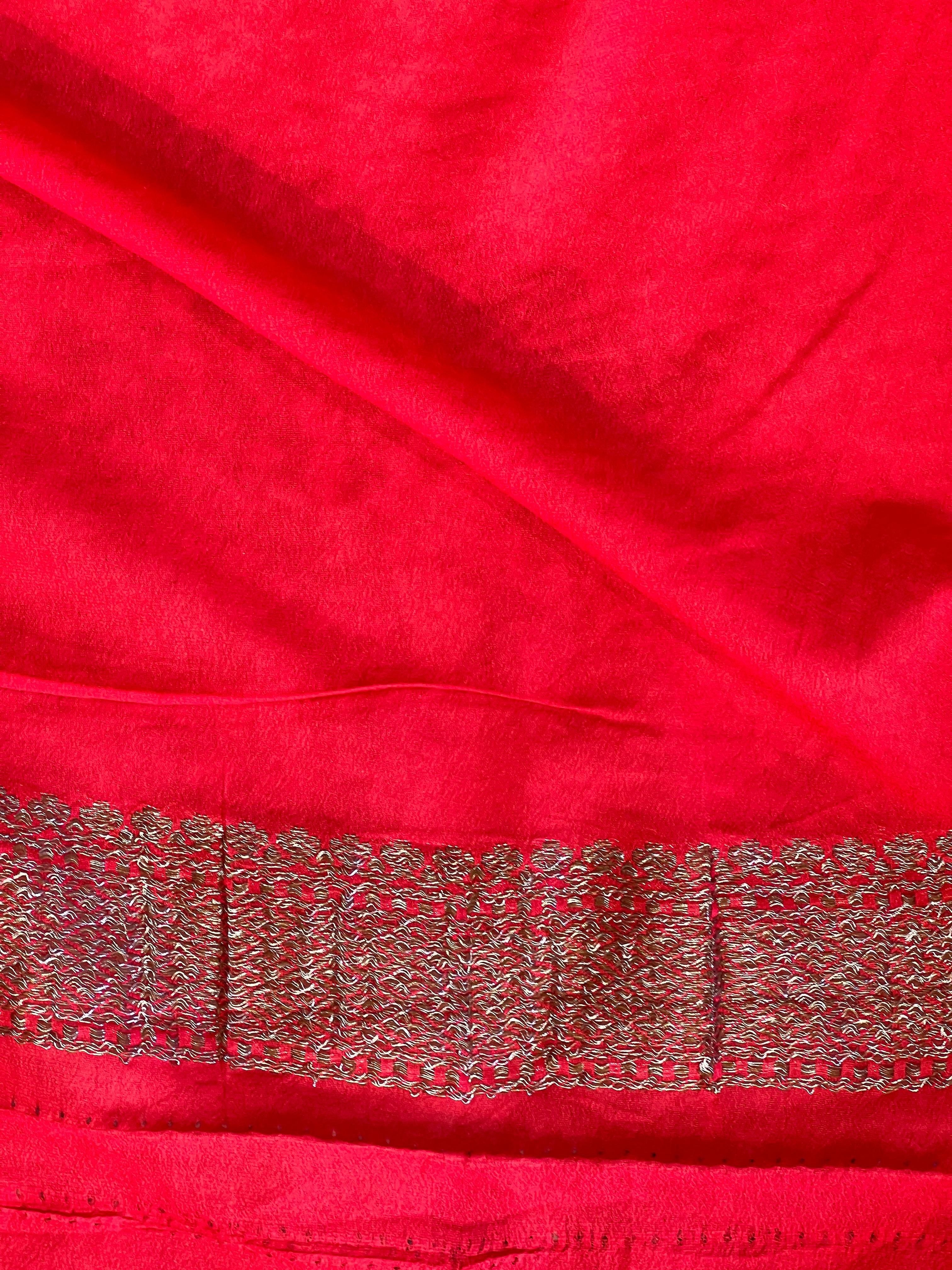 Zari And Thread Woven Georgette Banarasi Saree | YNG1060