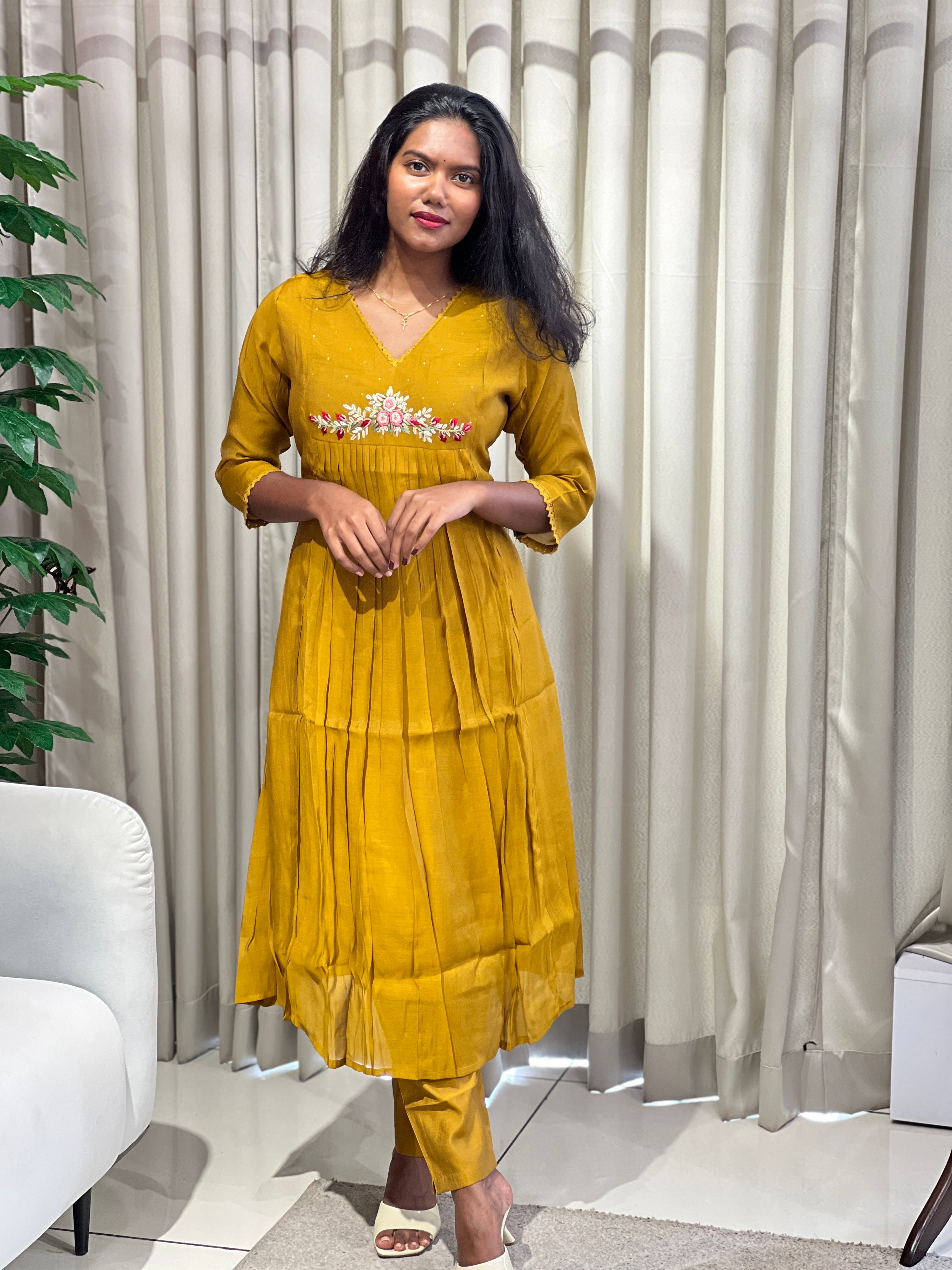 Floral Embroidery Detailed Mul Chanderi Kurta Set | SRF145