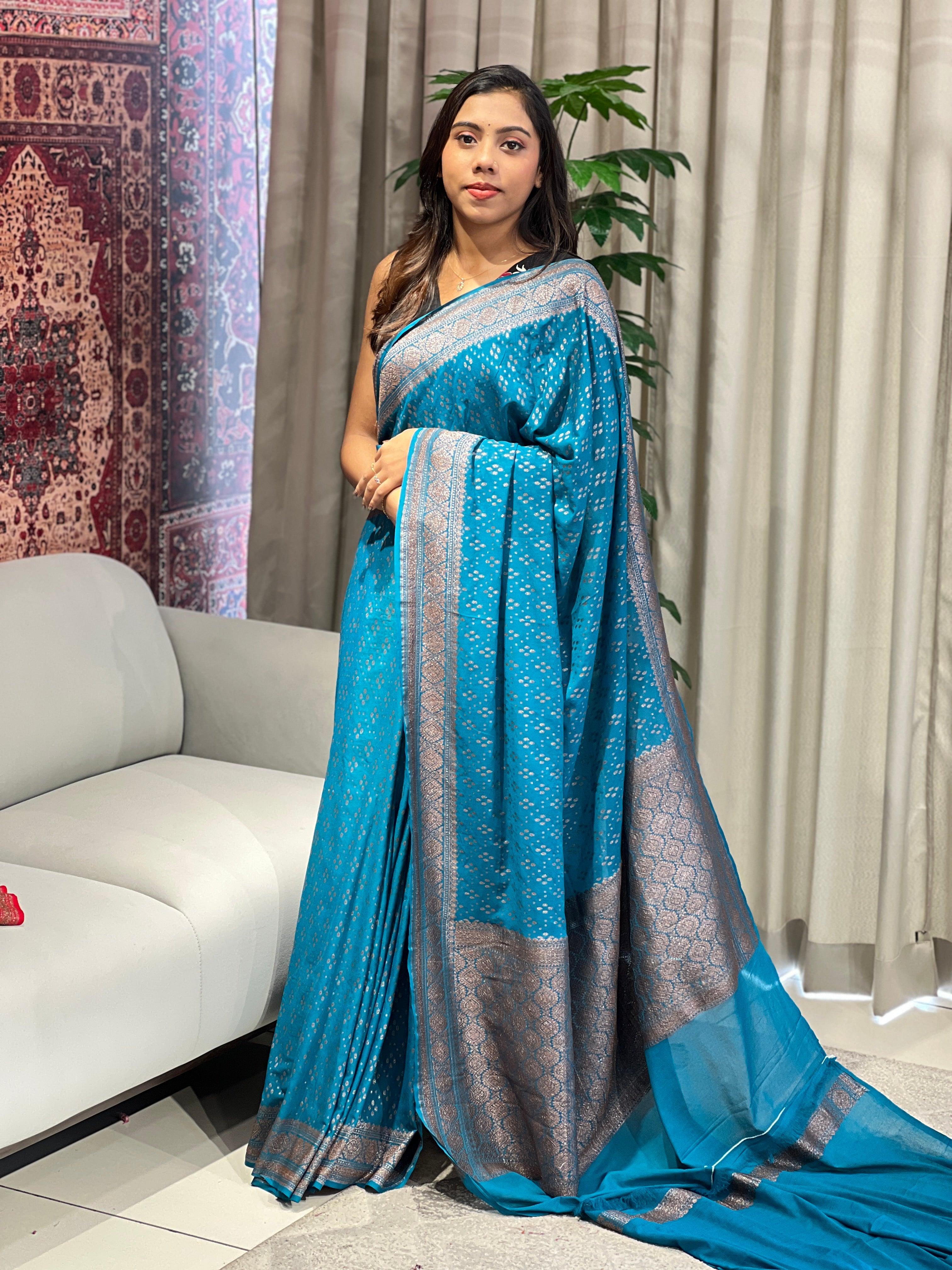 Zari And Thread Woven Georgette Banarasi Saree | YNG1063
