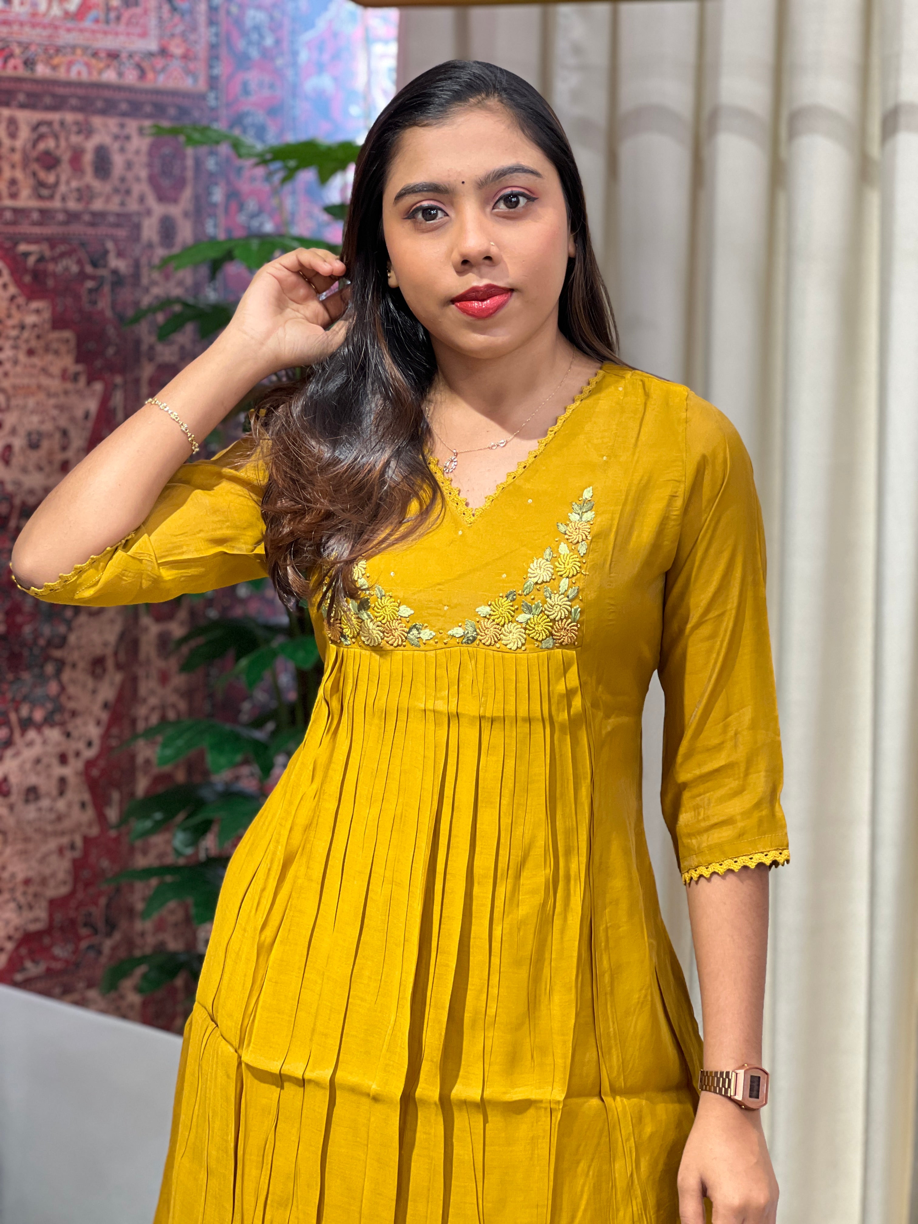 Hand Embroidery Detailed Mul Chanderi Kurta Set | SRF143