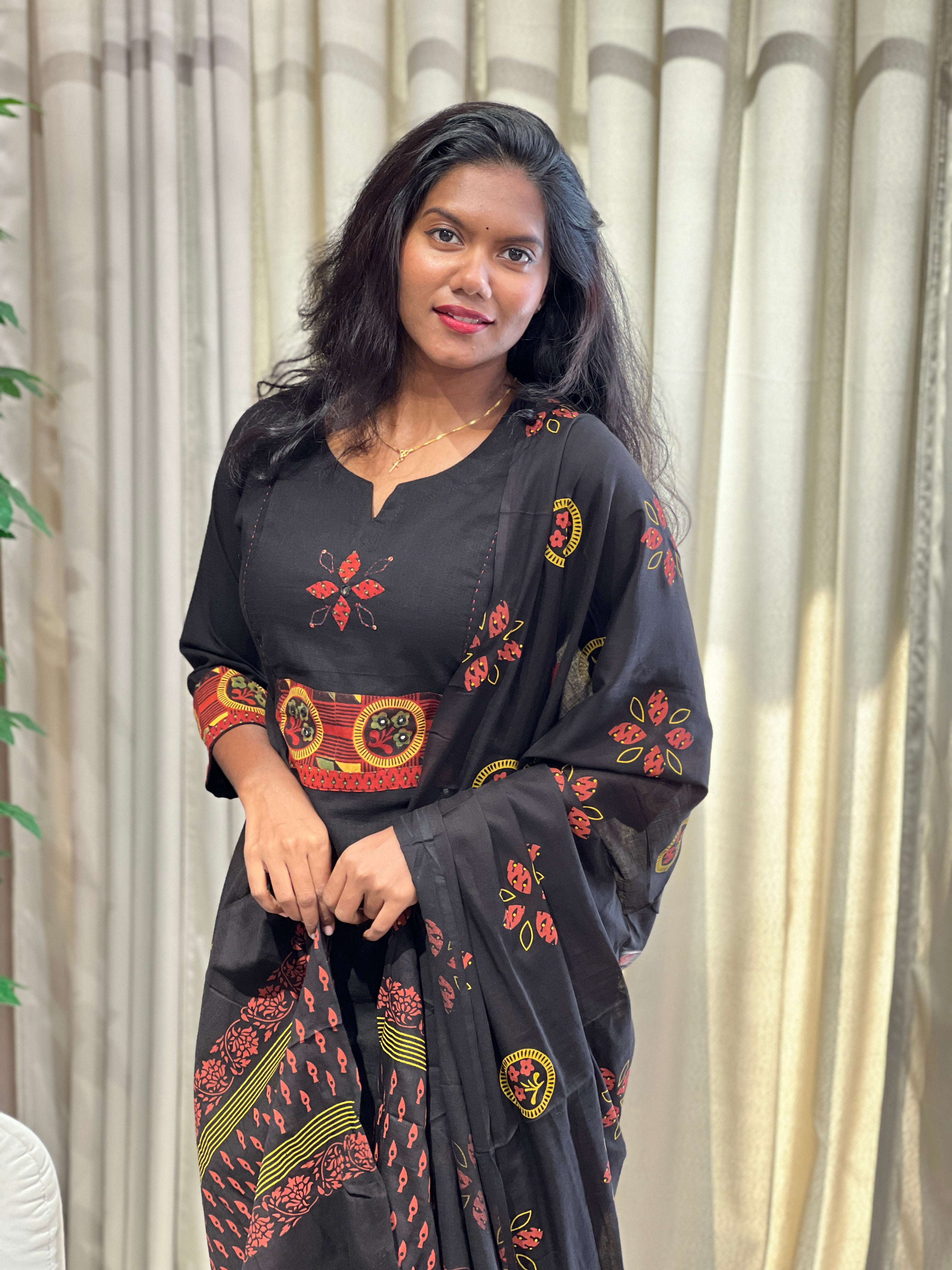 Patch Work Detailed Linen Cotton Kurta Set | SRF161