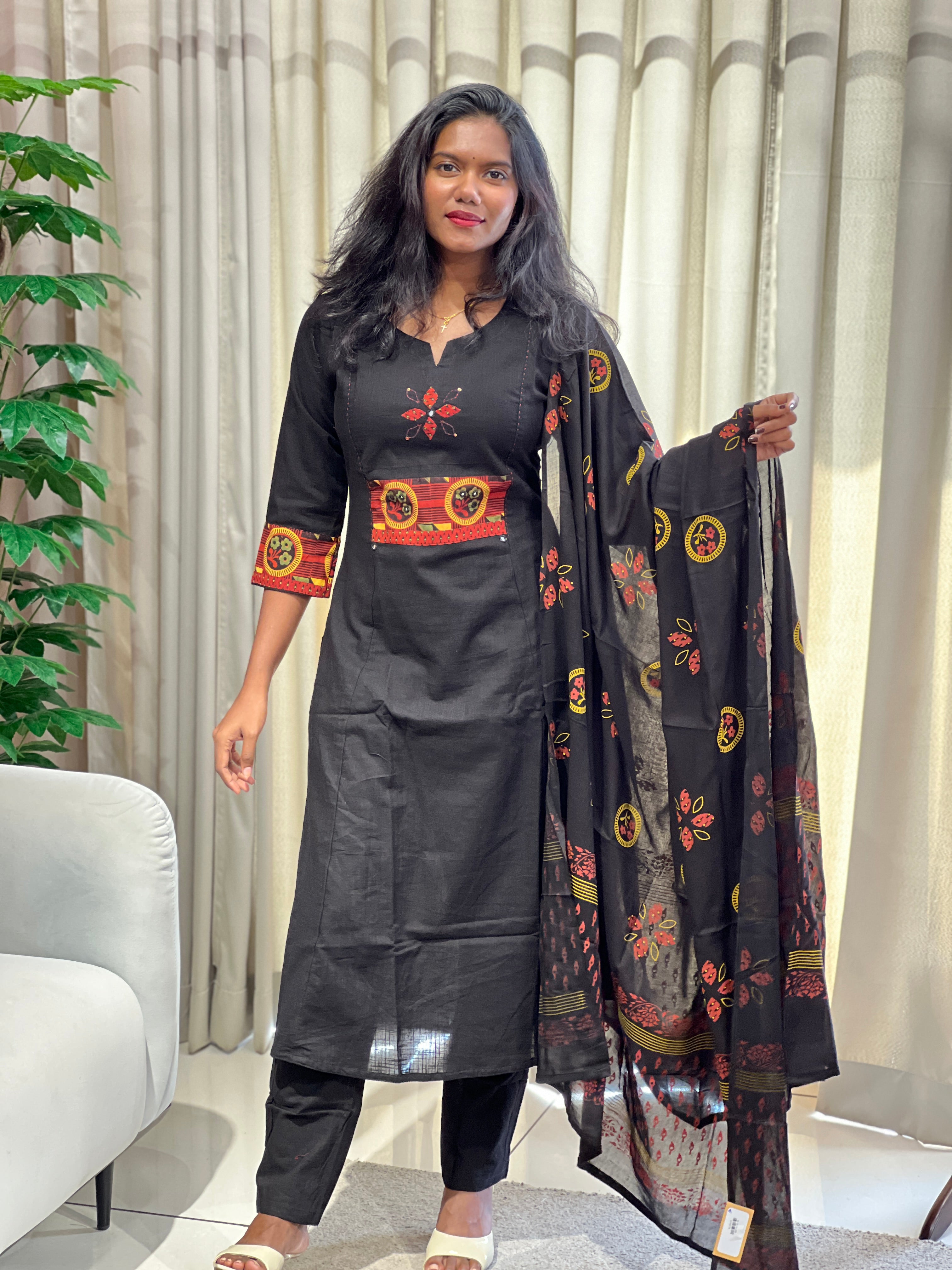 Patch Work Detailed Linen Cotton Kurta Set | SRF161