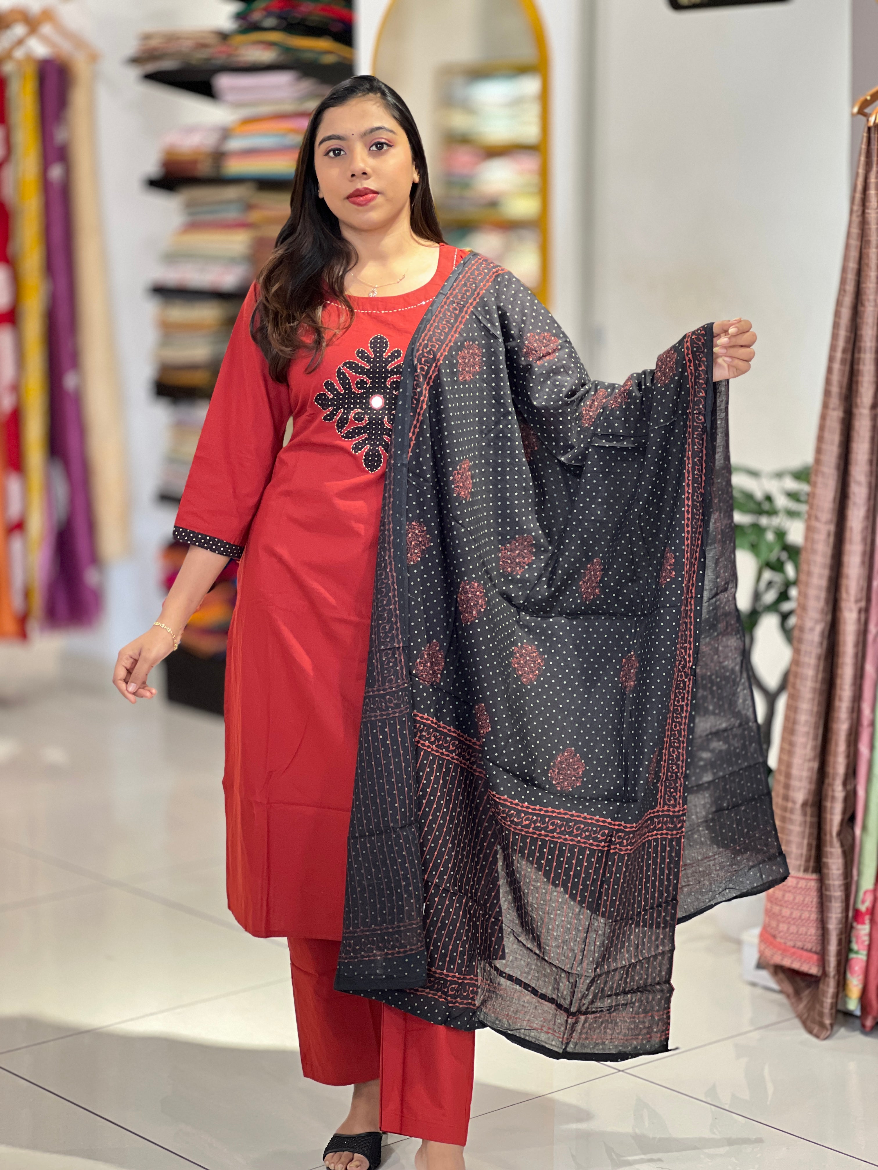 Printed Applique Detailed Cotton Kurta Set | SRF157