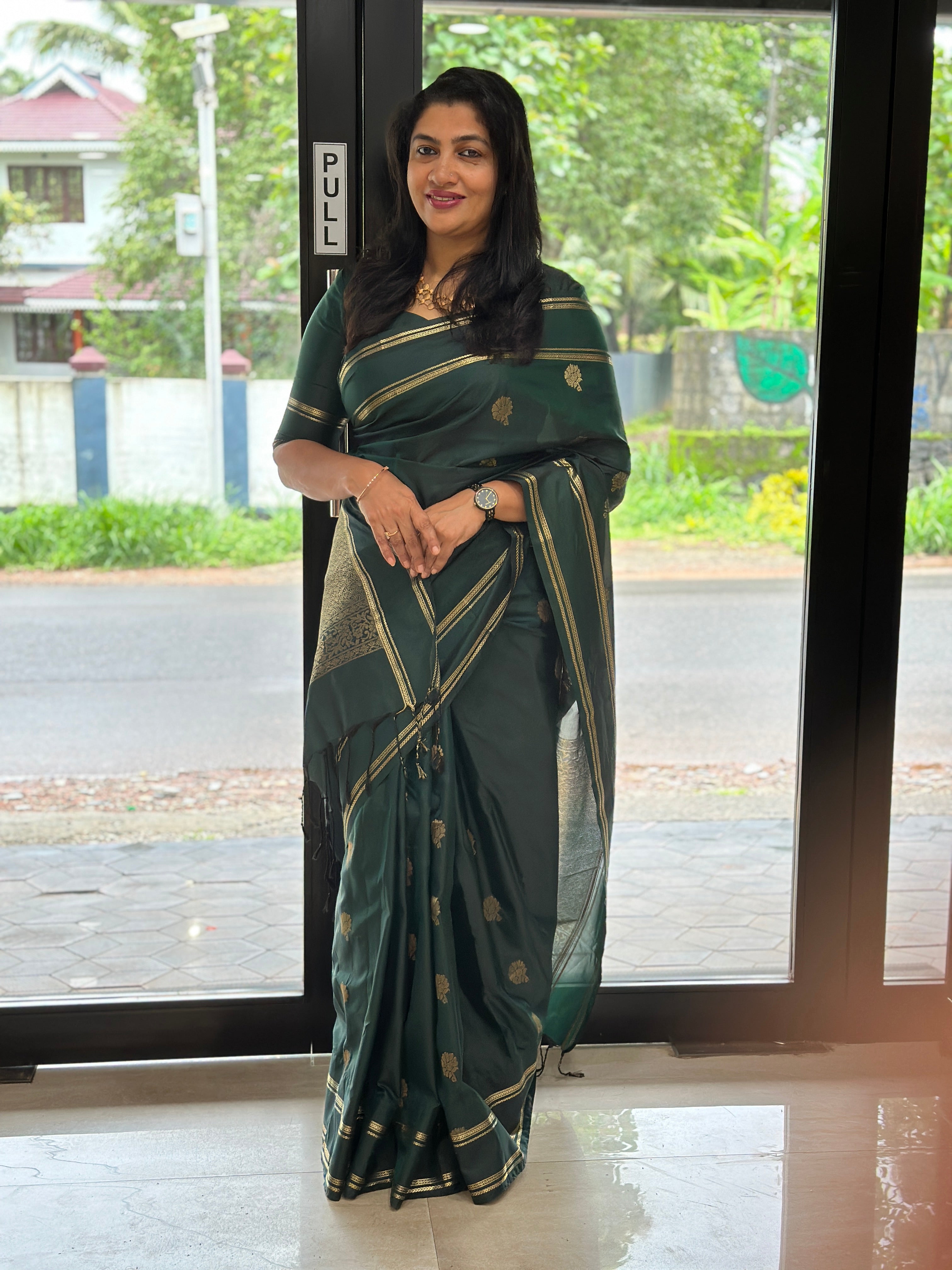 Traditional Rettapet Pattern With Floral Buti Elegance | LPR121