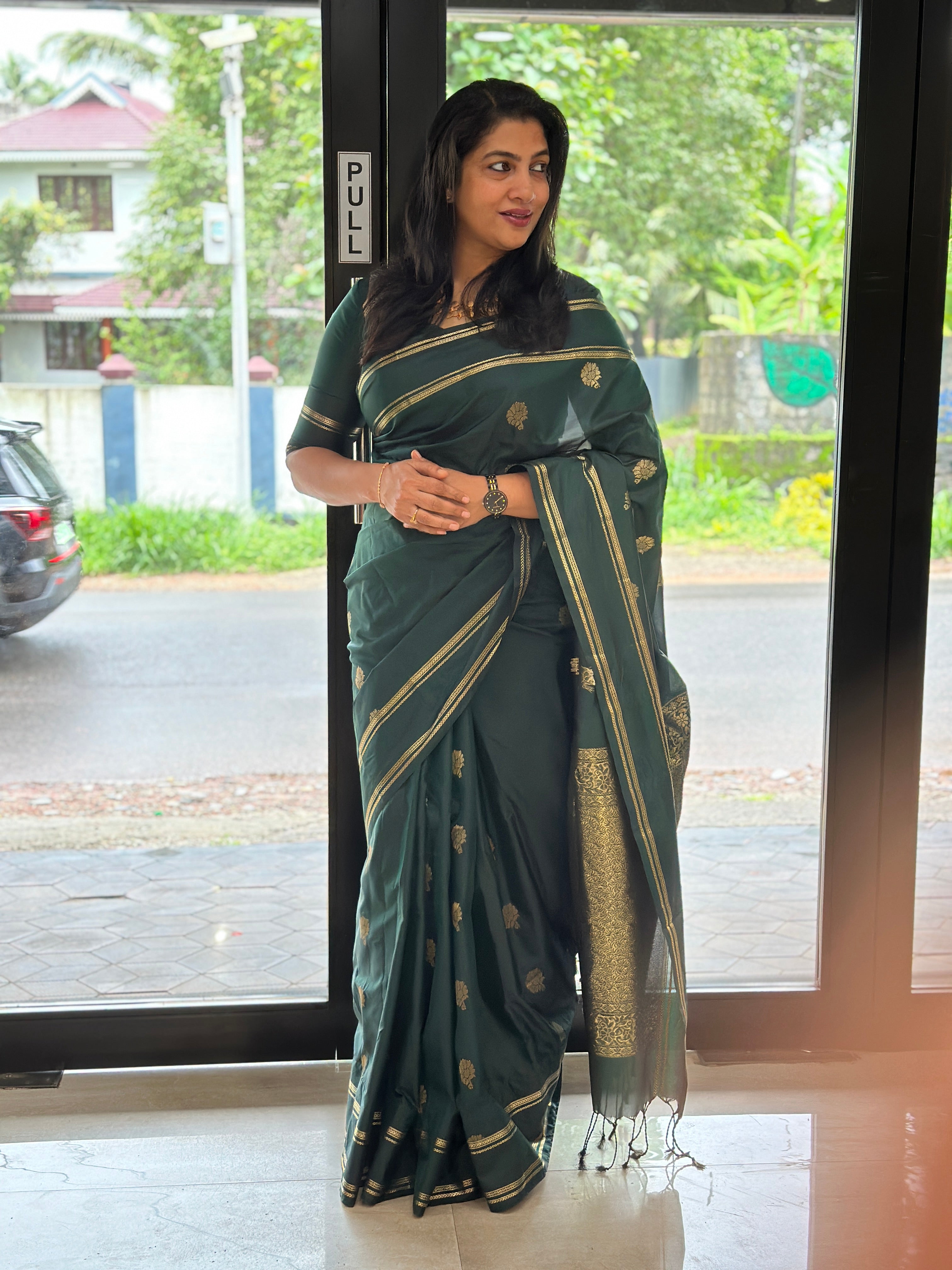 Traditional Rettapet Pattern With Floral Buti Elegance | LPR121