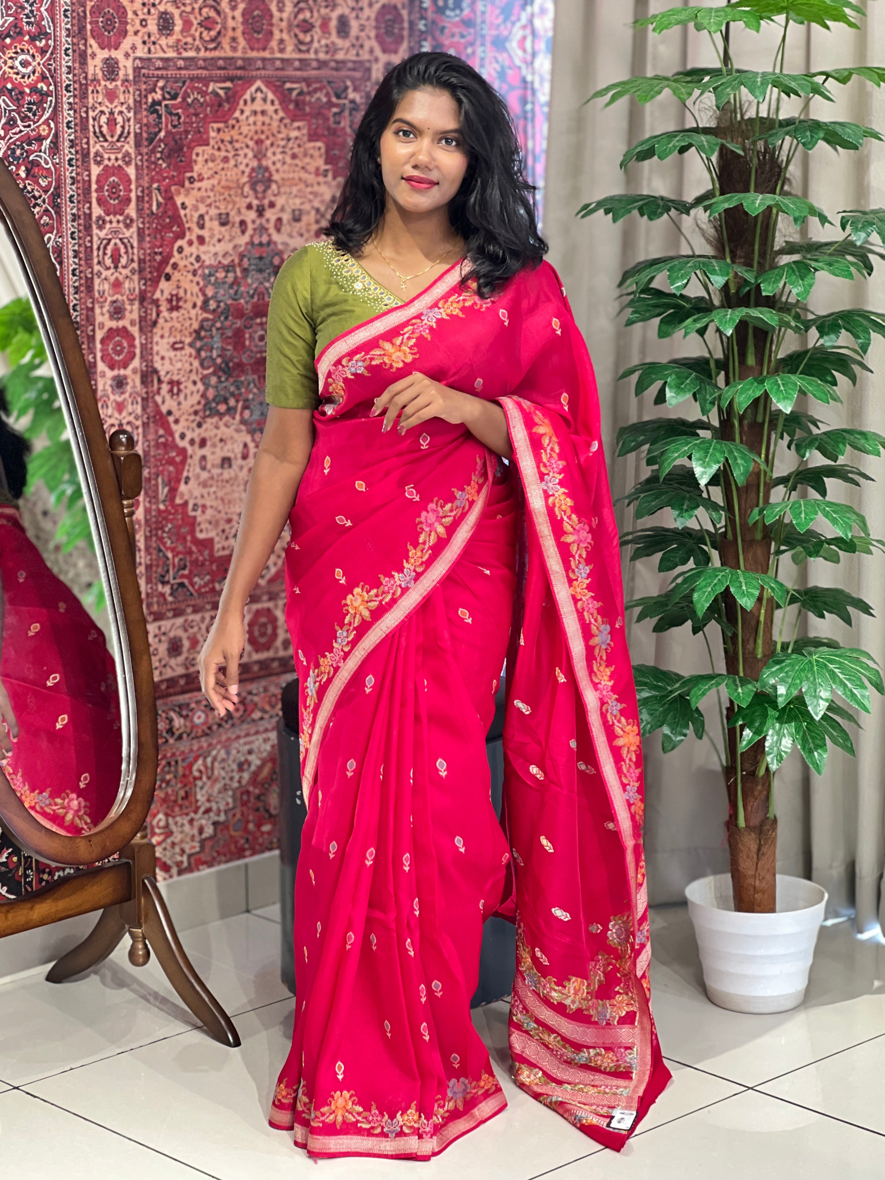 Thread and Zari Weaving Banarasi Silk Saree | YNG575