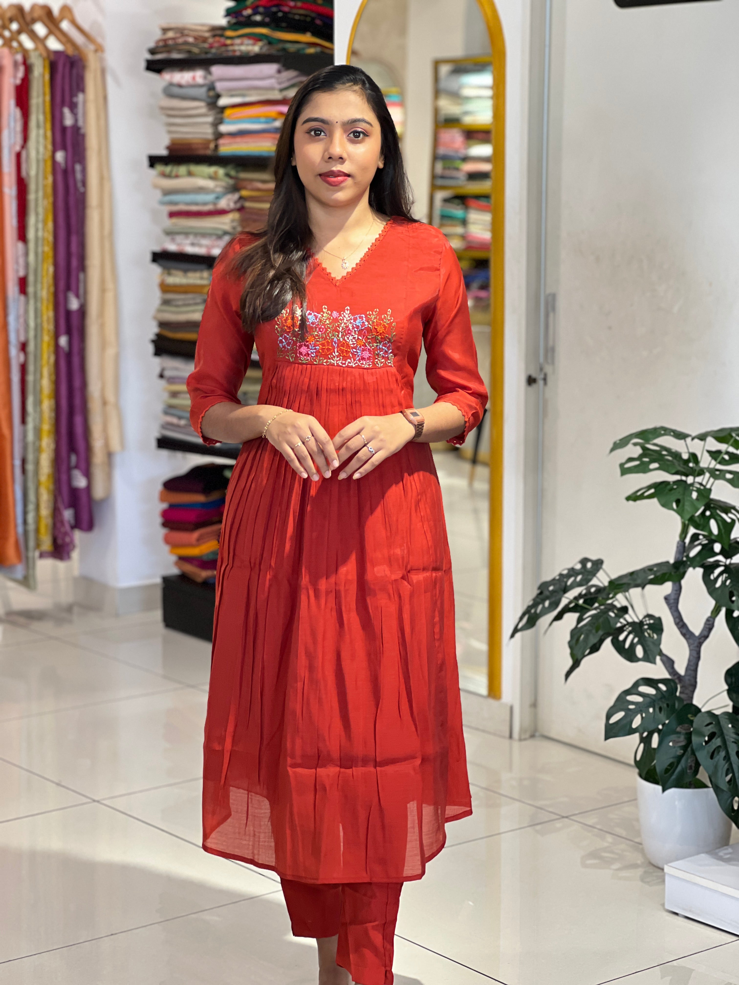 Embroidery Detailed Chanderi Finish Kurta Set | SRF153