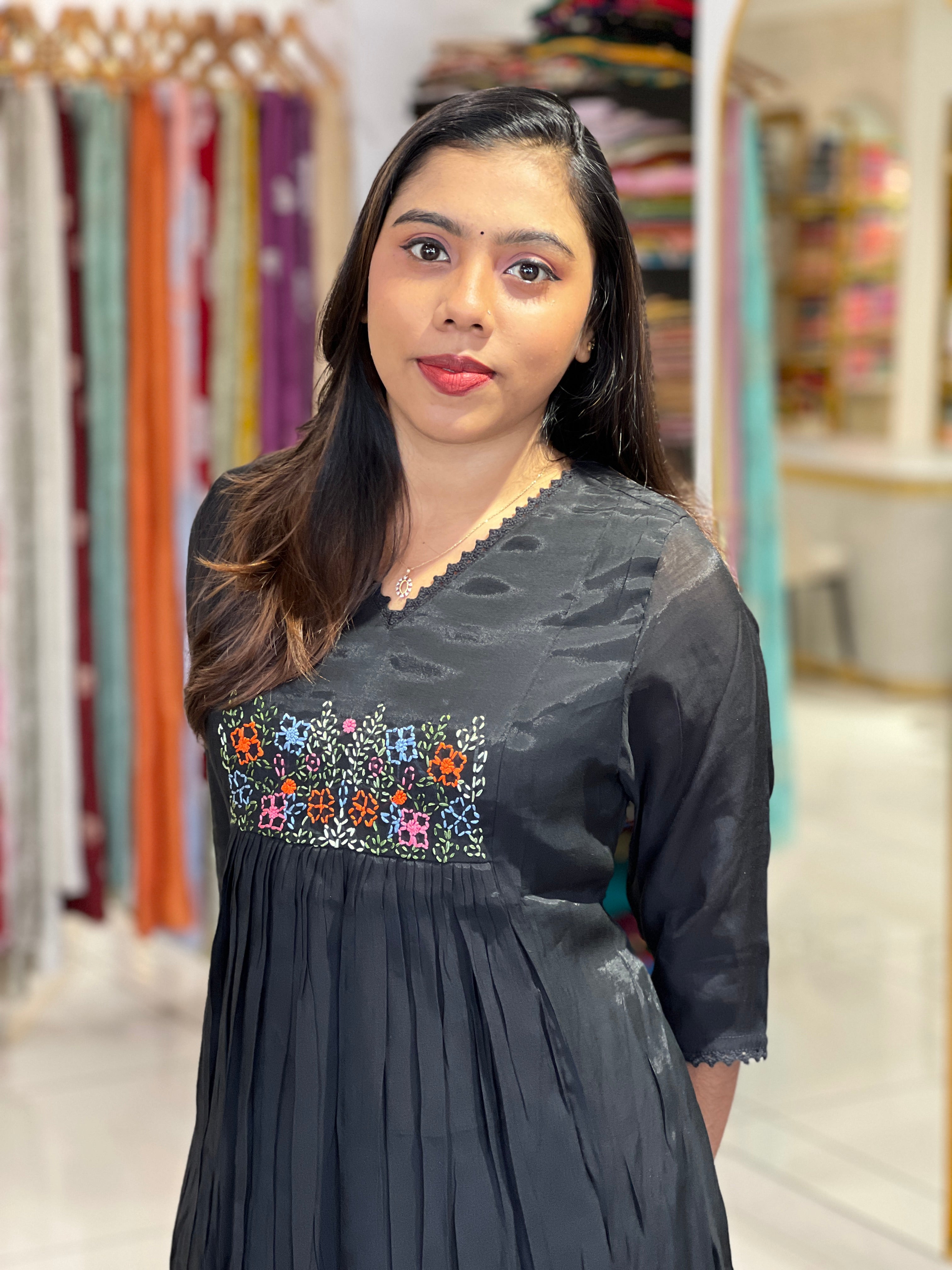 Embroidery Detailed Chanderi Finish Kurta Set | SRF152