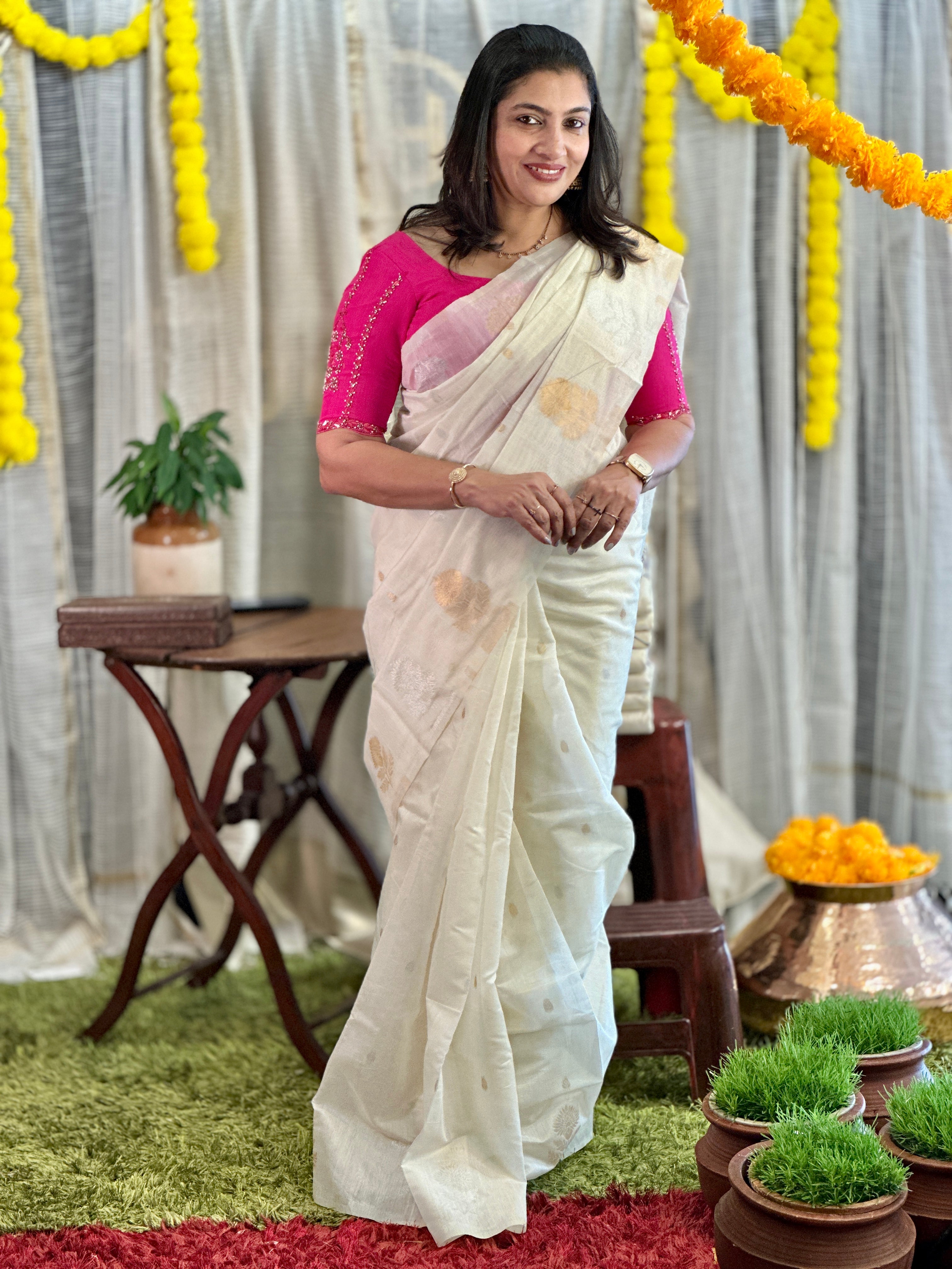 Silver & Golden Zari Floral Patterned Pure Cotton Saree | HT263