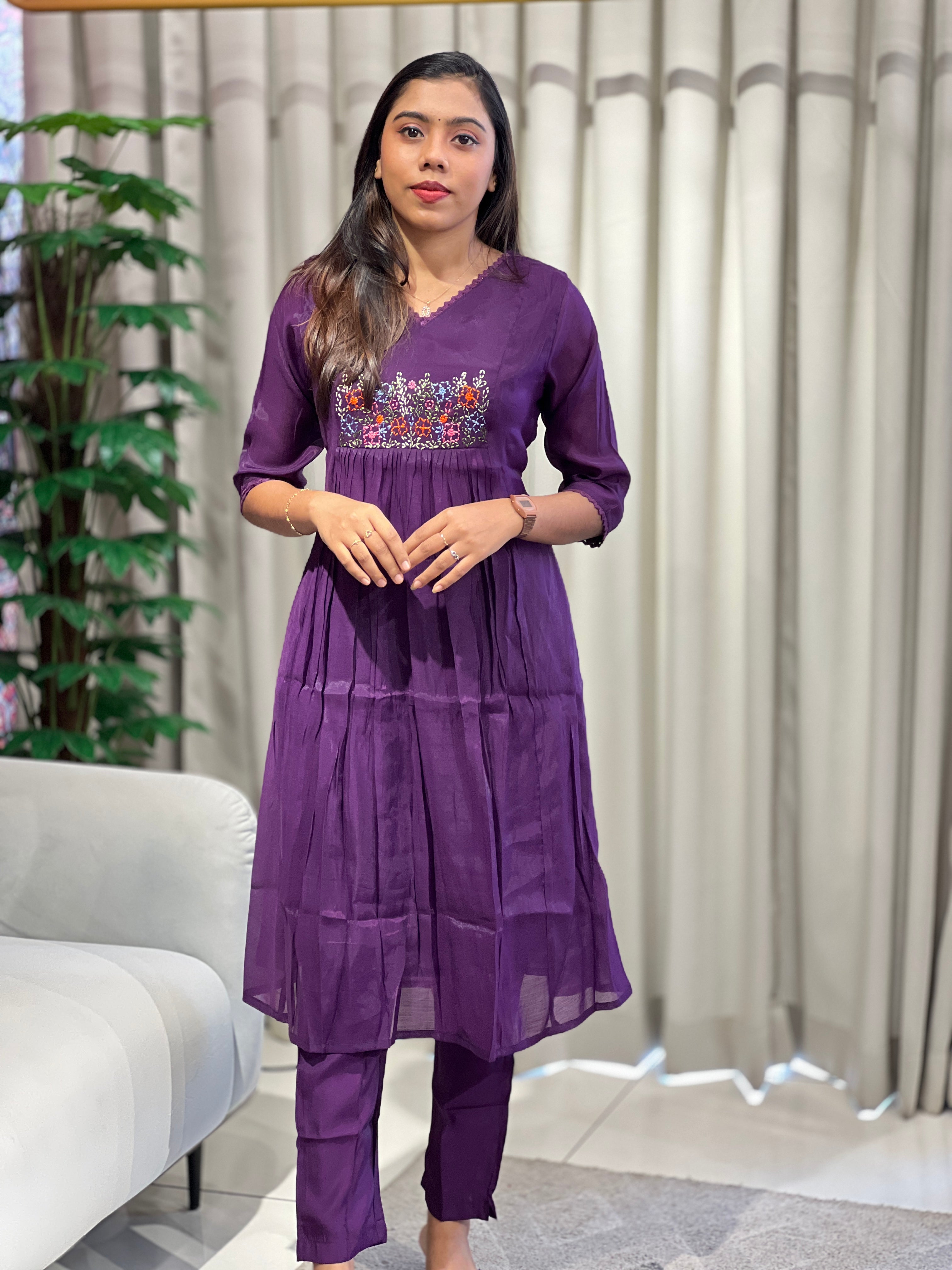 Embroidery Detailed Chanderi Finish Kurta Set | SRF151